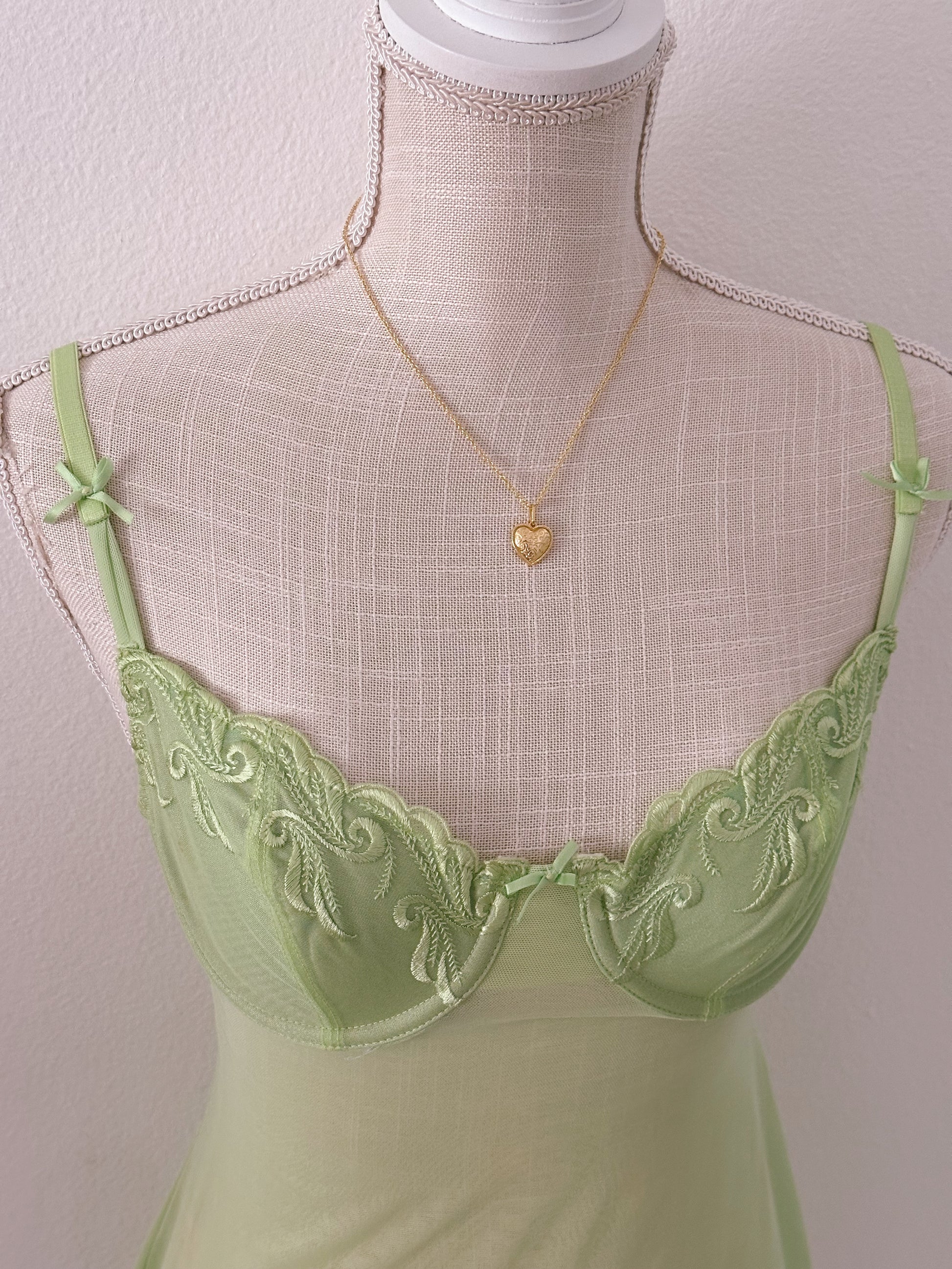 Vintage 1996 Vicroria's Secret Sabrina Carpenter Babydoll size: 34 B