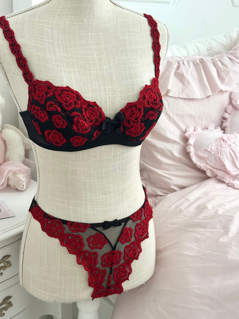 Vintage 1997 Victoria’s Secret Red Rose Embroidered Lingerie Set 34B/ Small