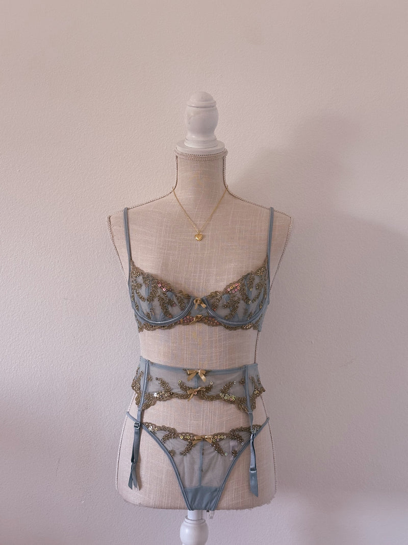 Vintage Victoria’s Secret 3-Piece Runway Set from 2003 Size: 34B / S