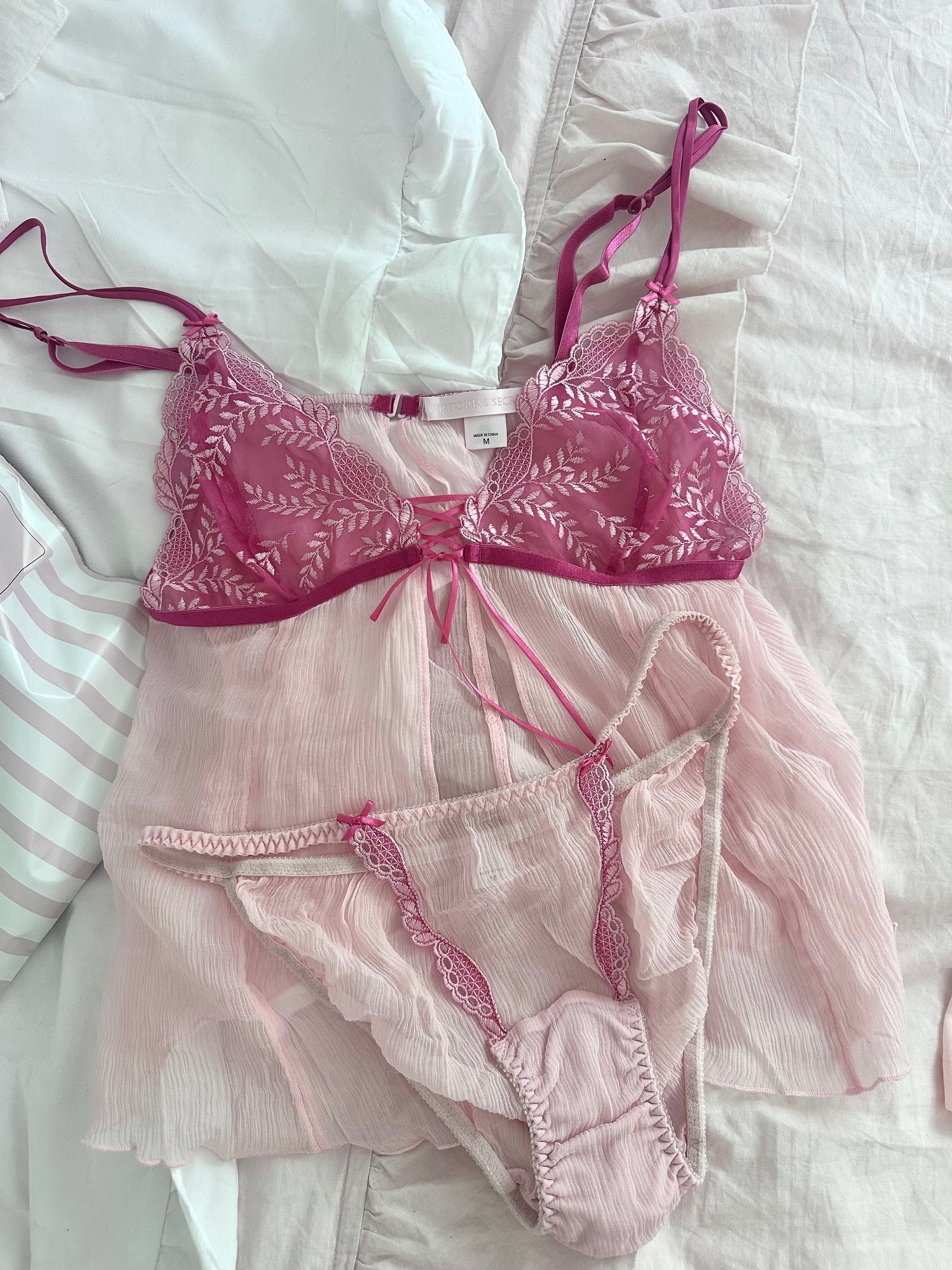 Vintage 2003 Victoria’s Secret Pink Silk Lace Cami Set Size: M