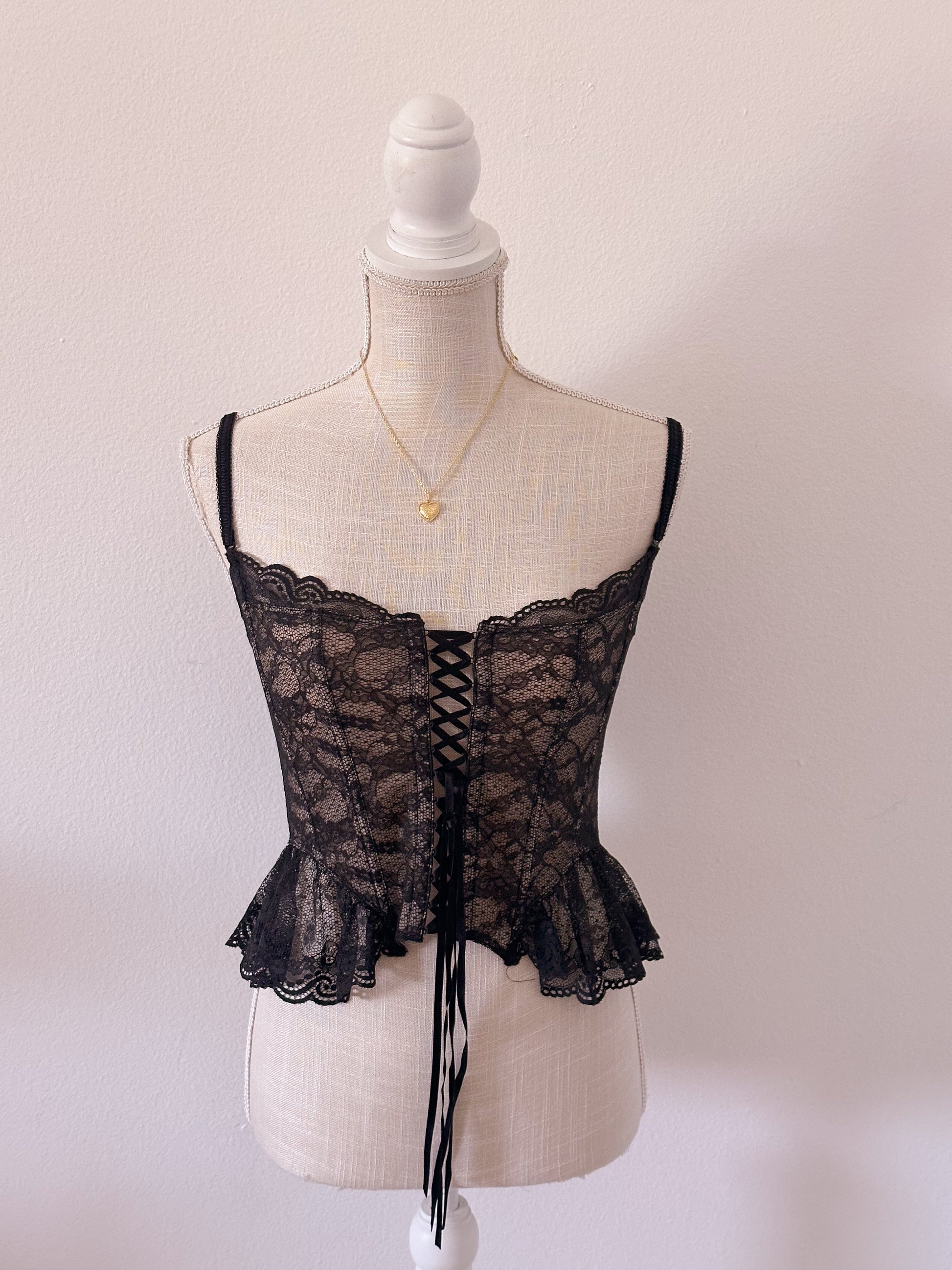 Vintage Victoria's Secret 2003 new with tags viral, black butterfly corset top size: M￼