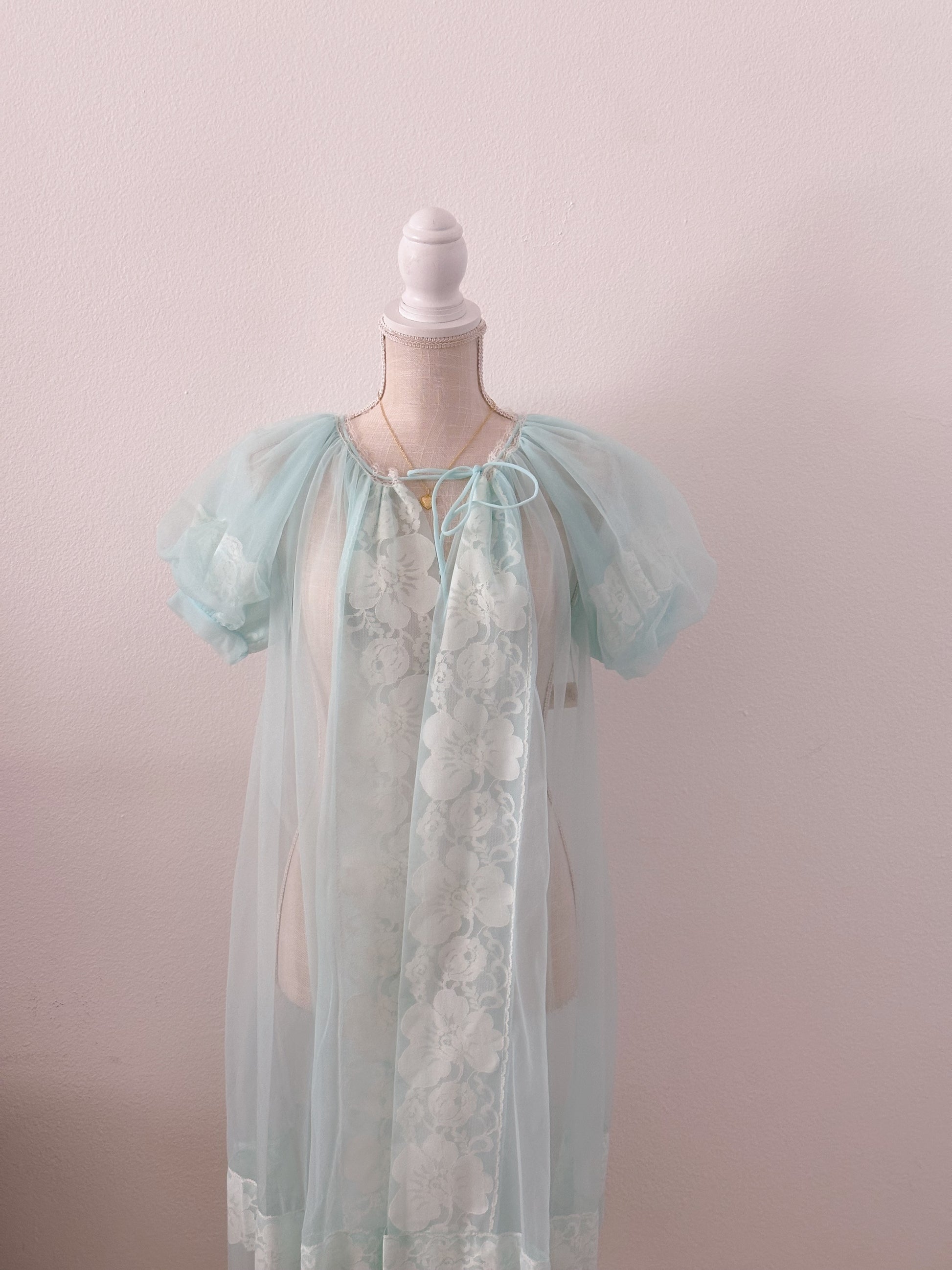 Vintage 1960s Peignoir Miss Elaine baby blue robe size: S