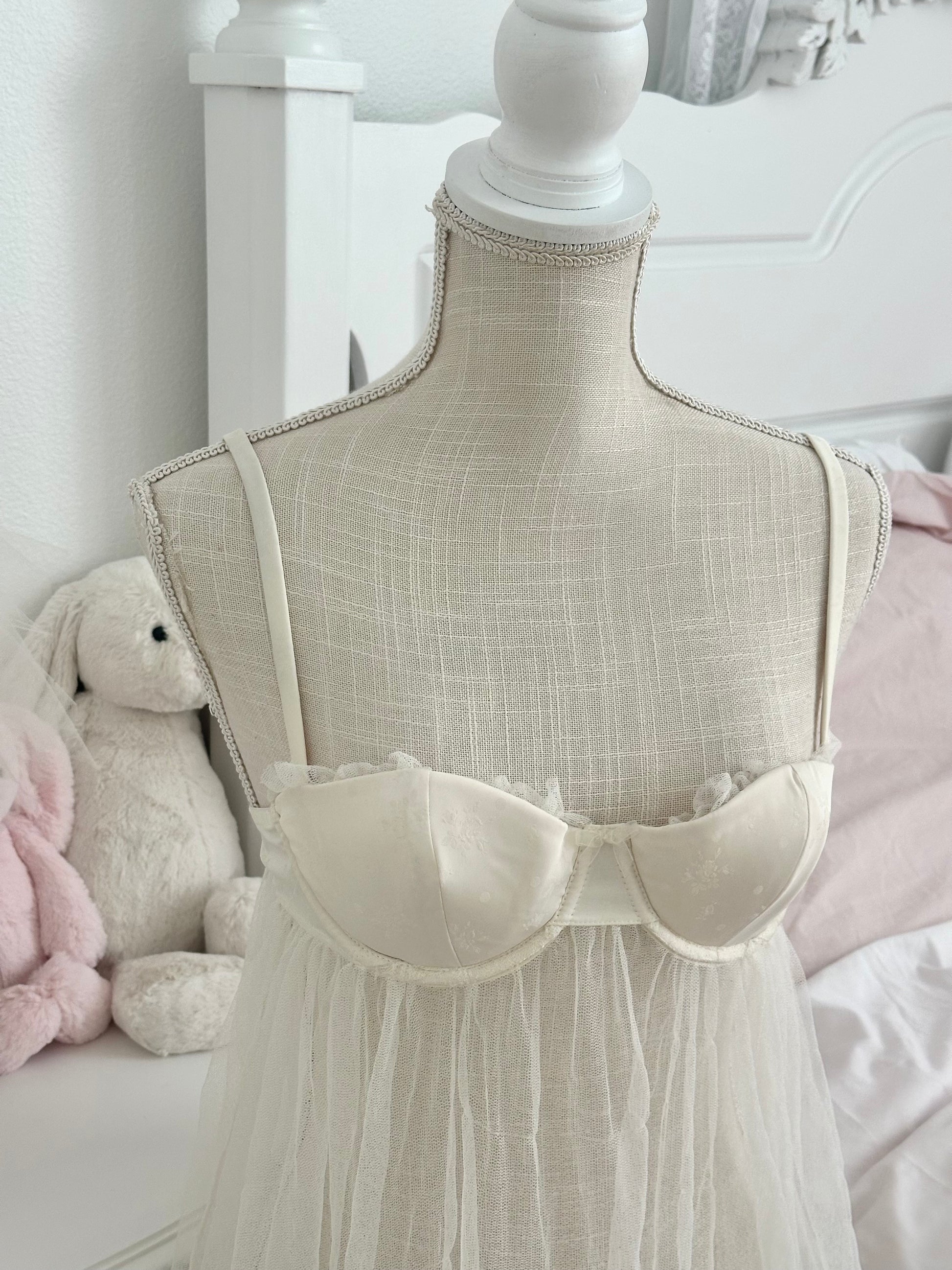 Vintage 2010 Victoria’s Secret White Bridal Babydoll Size: 34B