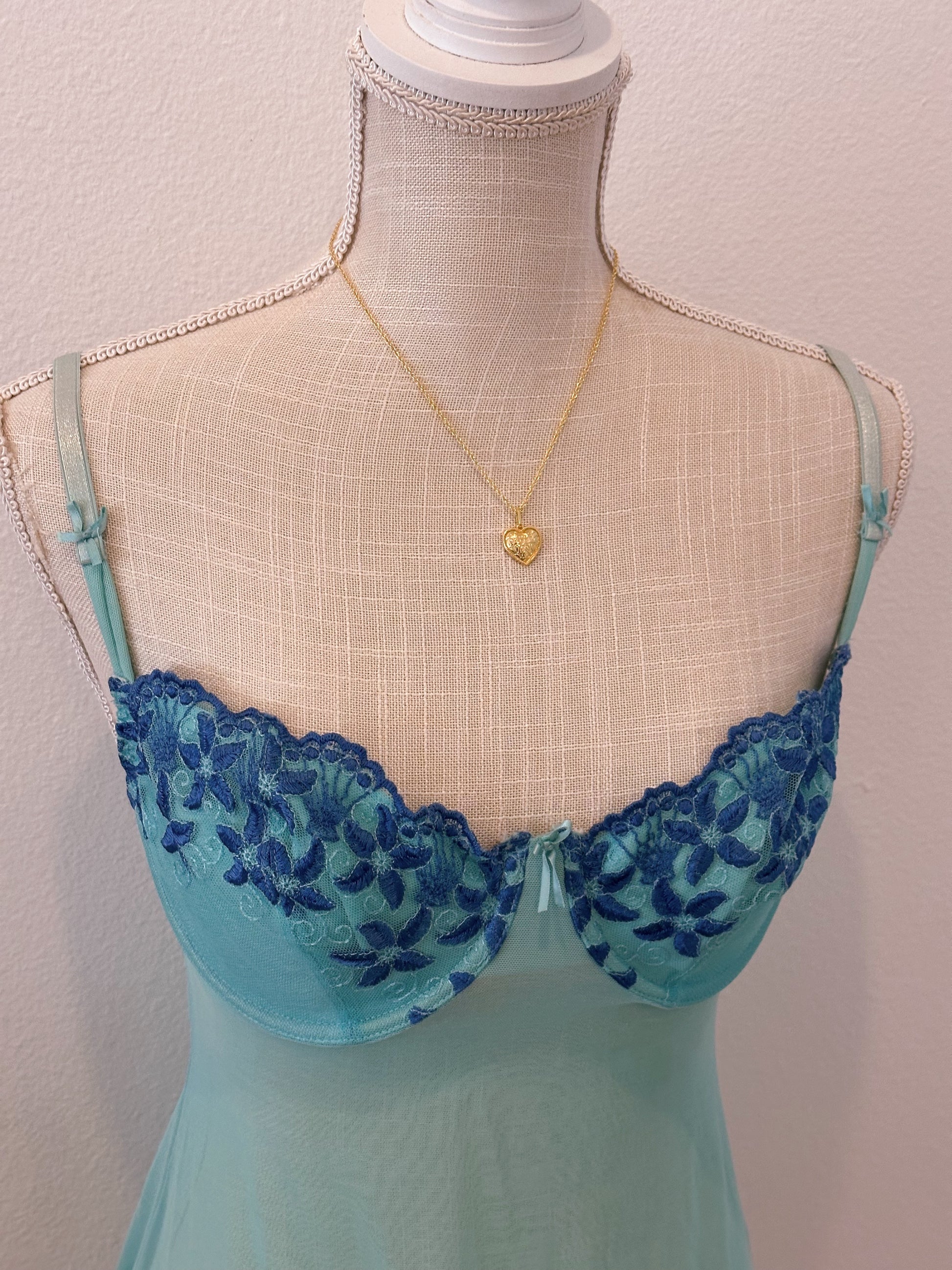 Vintage Sabrina Carpenter Victoria's Secret babydoll Size: 36 C