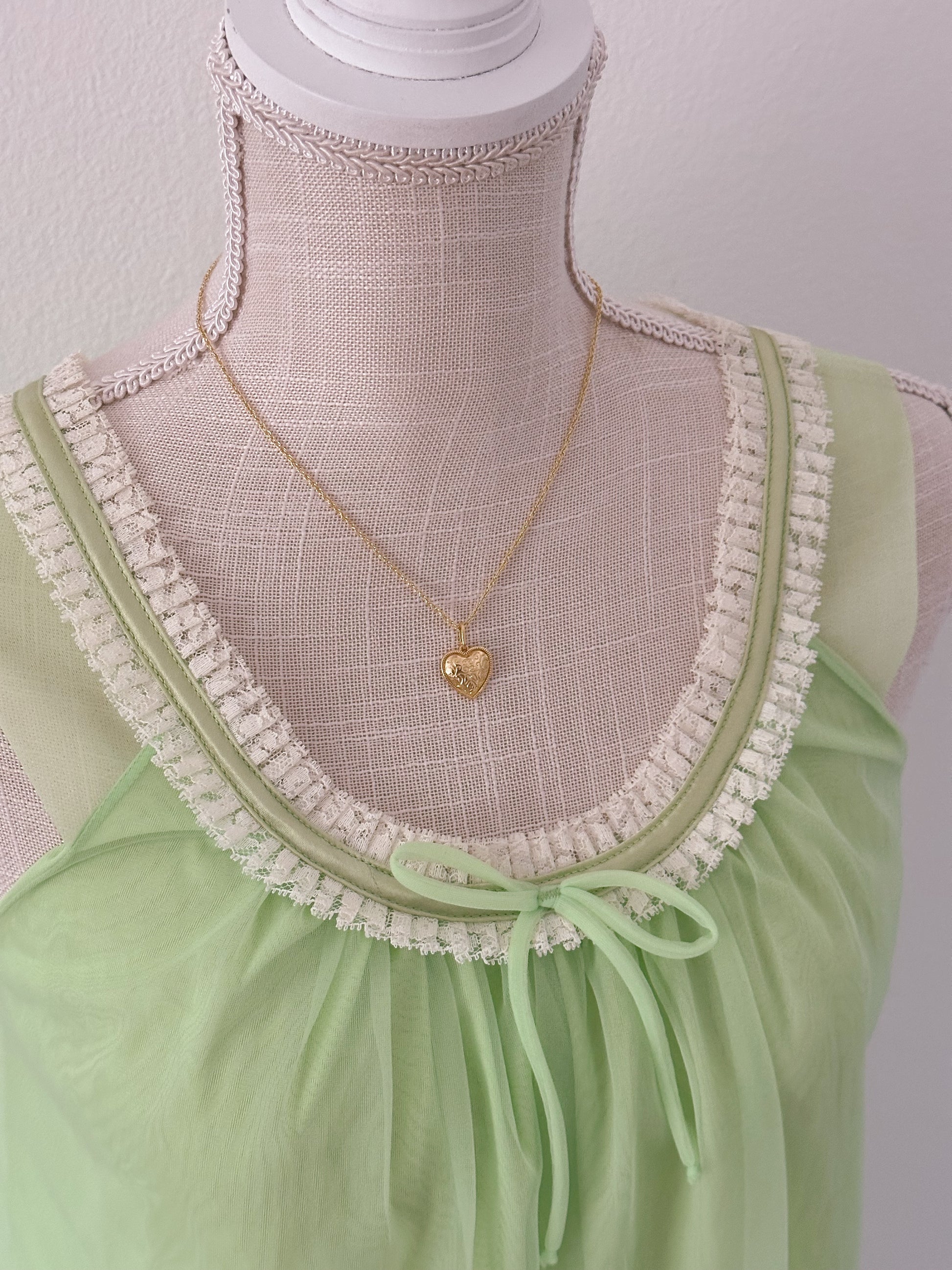 Vintage 1960's peignoir green Sabrina Carpenter dress size: S