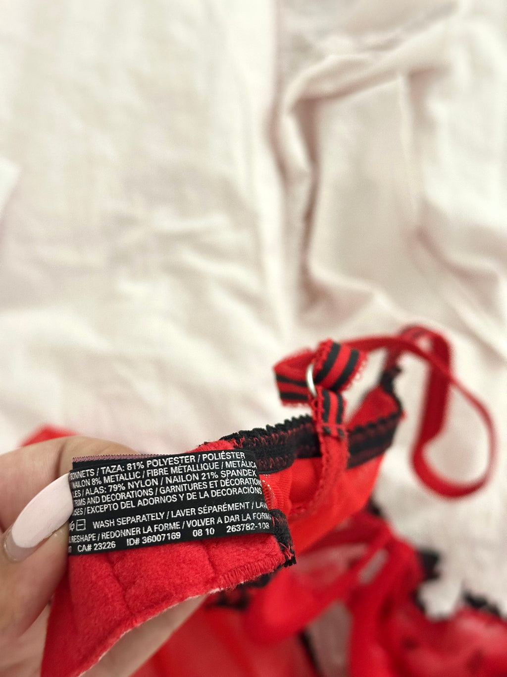 Victoria’s Secret 2010 Queen of Hearts Lingerie Set Size:34C/S