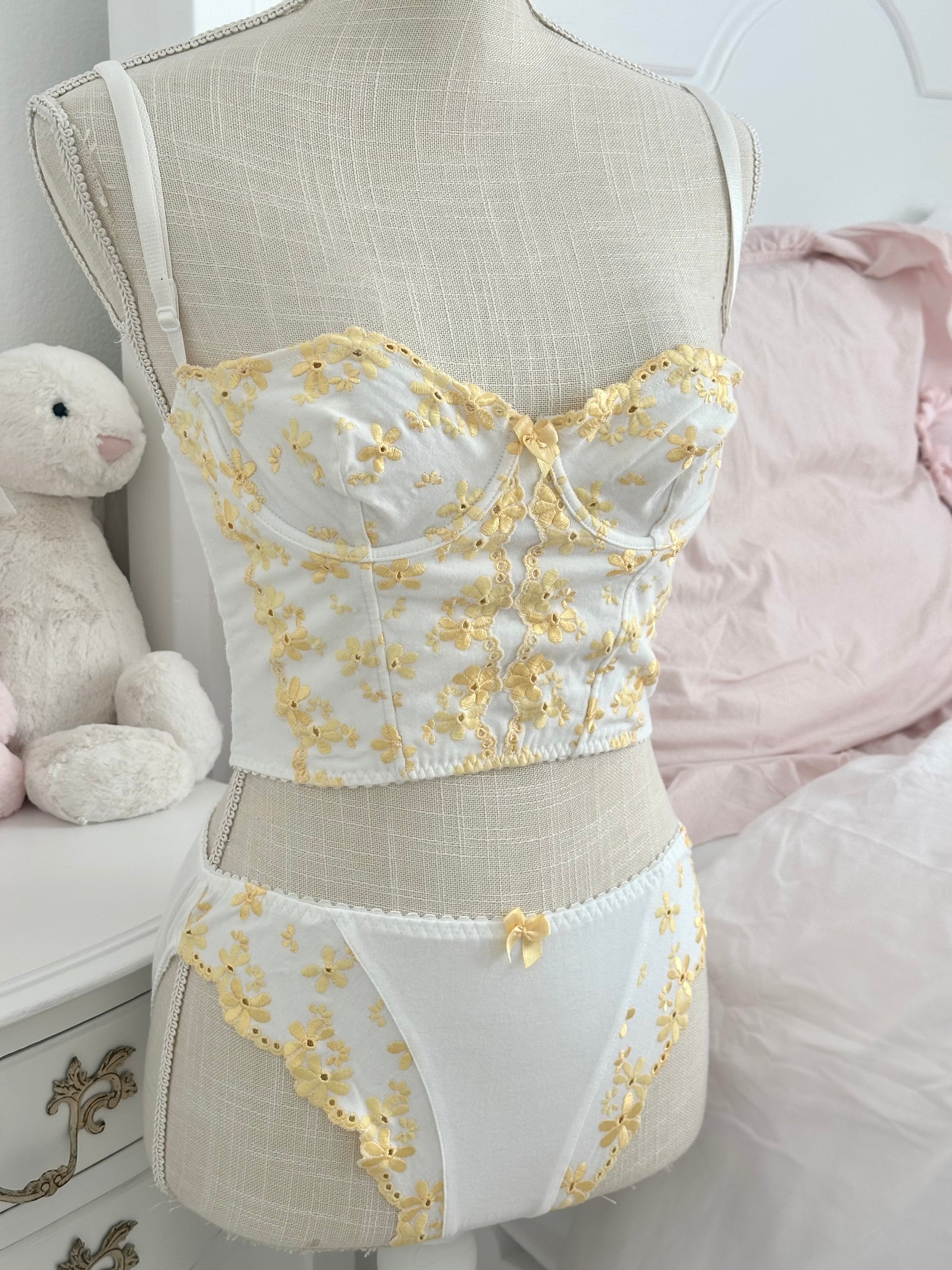 Vintage 1999 Victoria’s Secret White Floral 3-Piece Corset Set