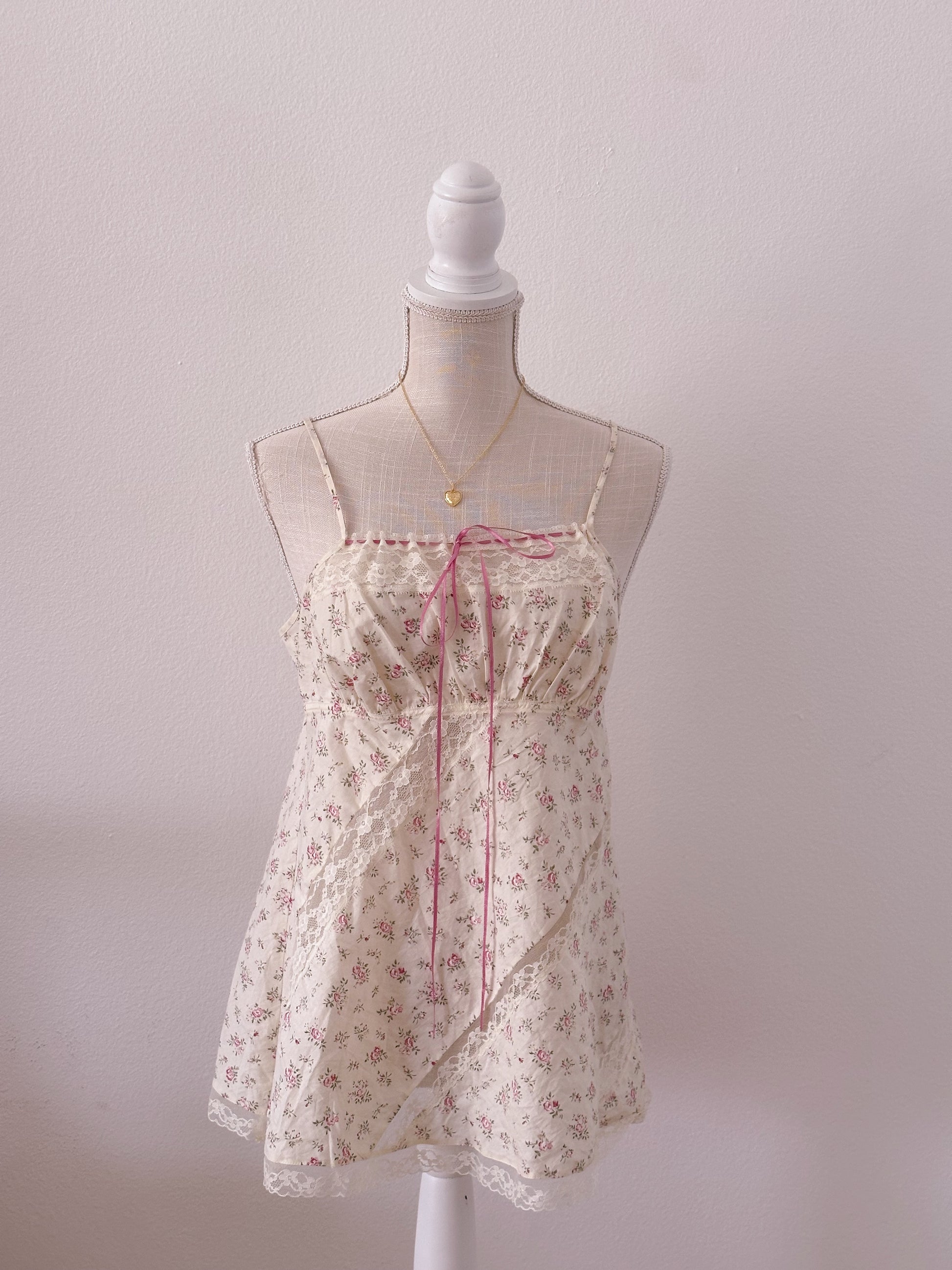 Vintage shabbychic Victoria's Secret cream floral babydoll dress size: M