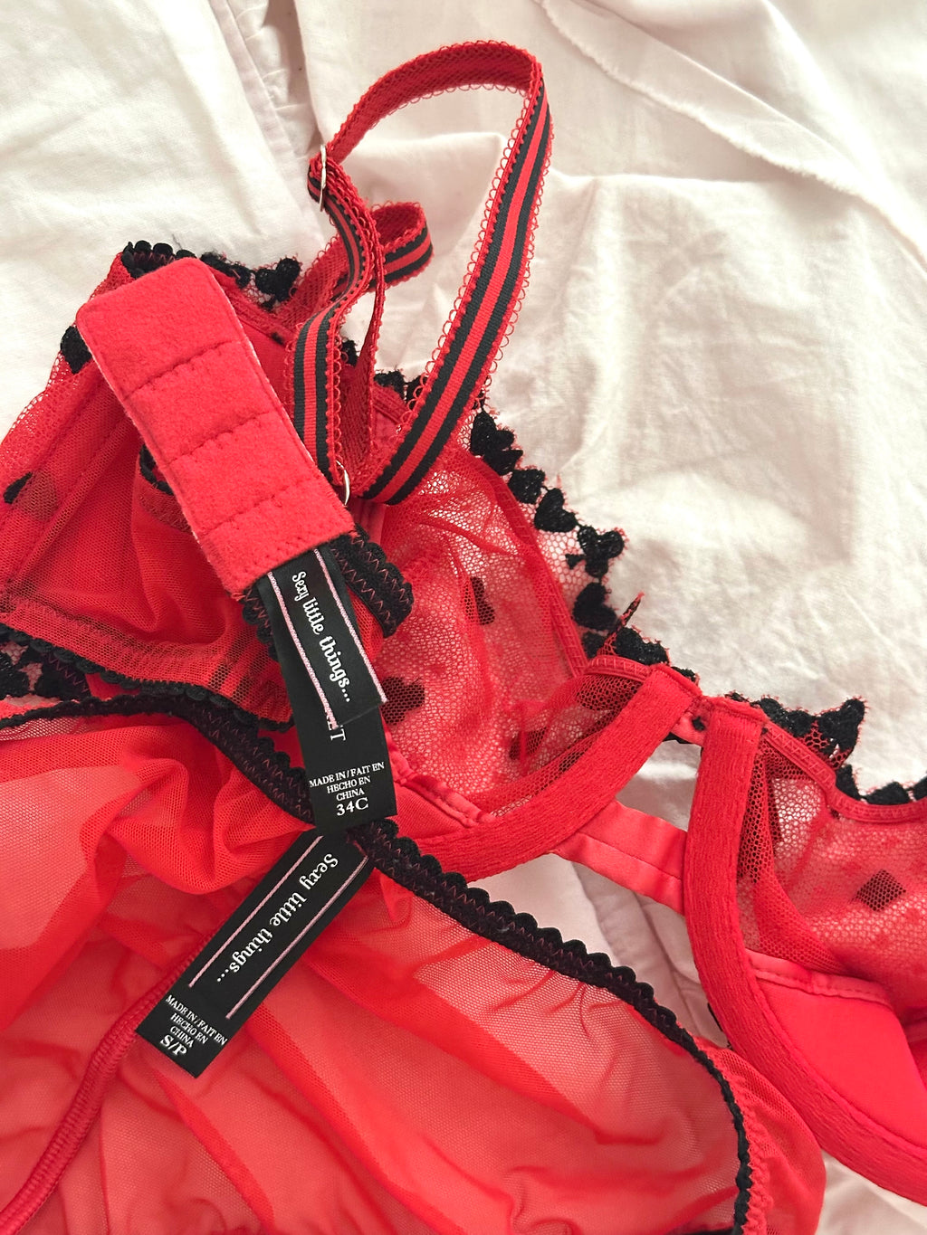 Victoria’s Secret 2010 Queen of Hearts Lingerie Set Size:34C/S