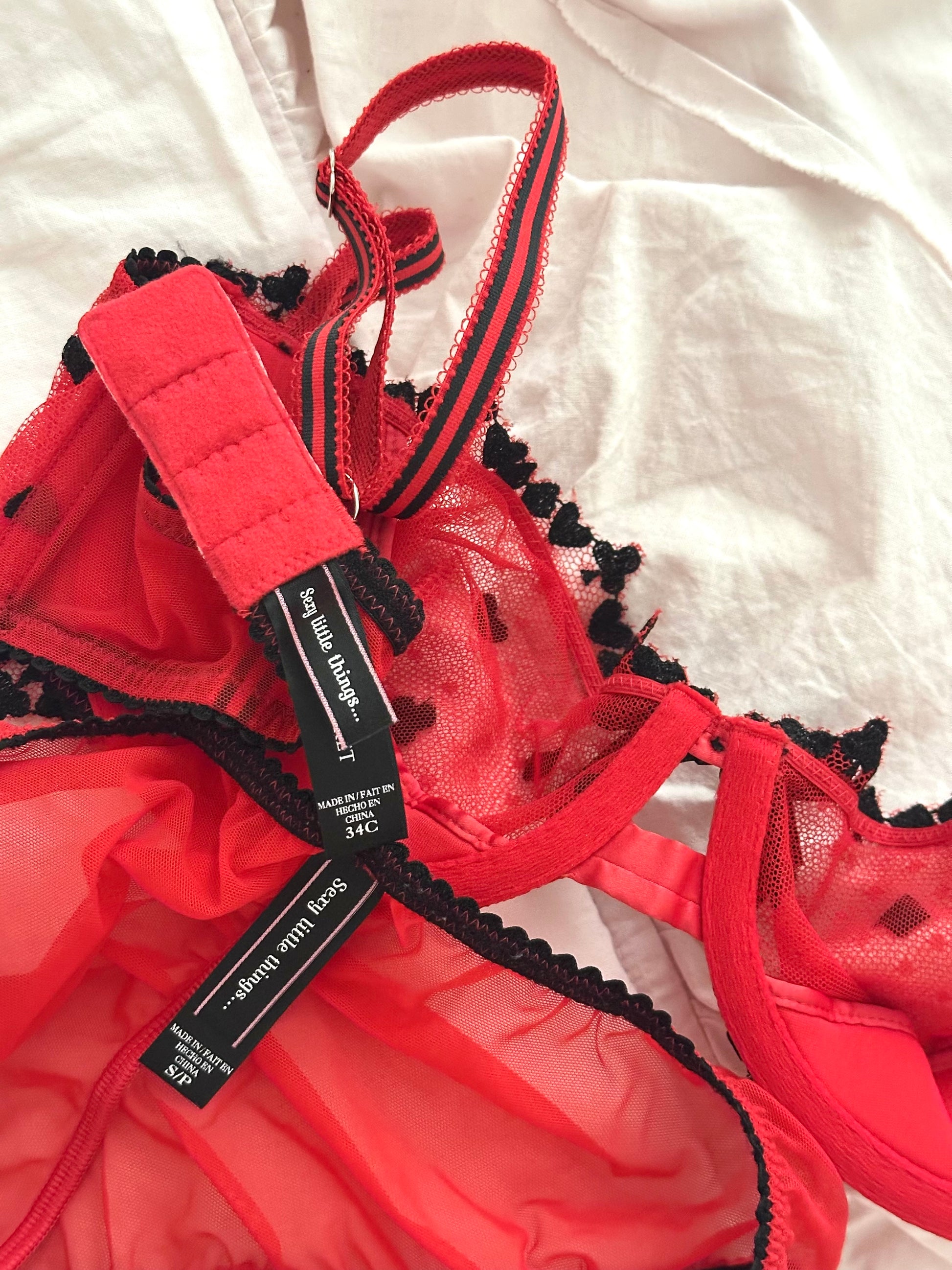 Victoria’s Secret 2010 Queen of Hearts Lingerie Set Size:34C/S