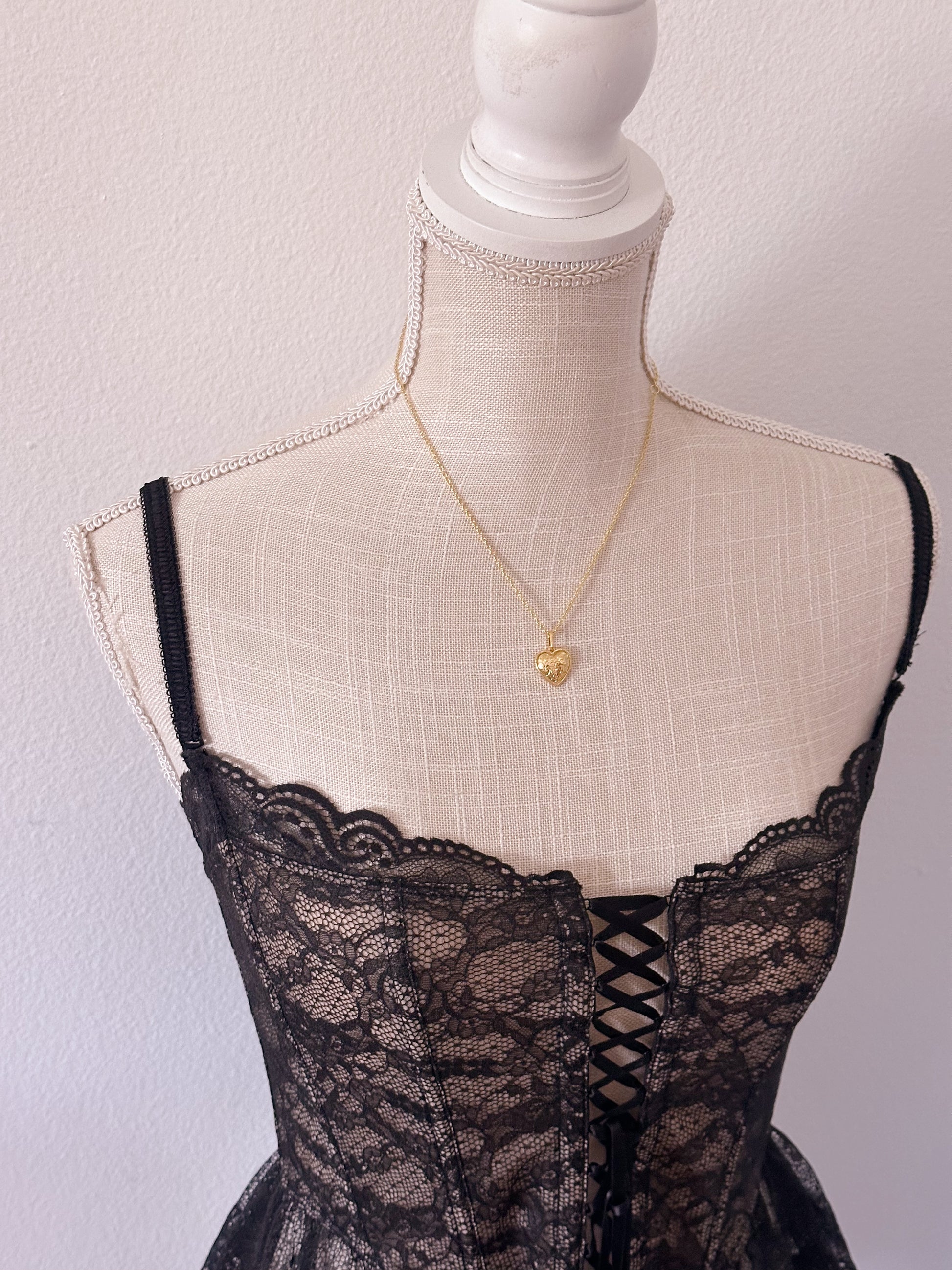 Vintage Victoria's Secret 2003 new with tags viral, black butterfly corset top size: M￼