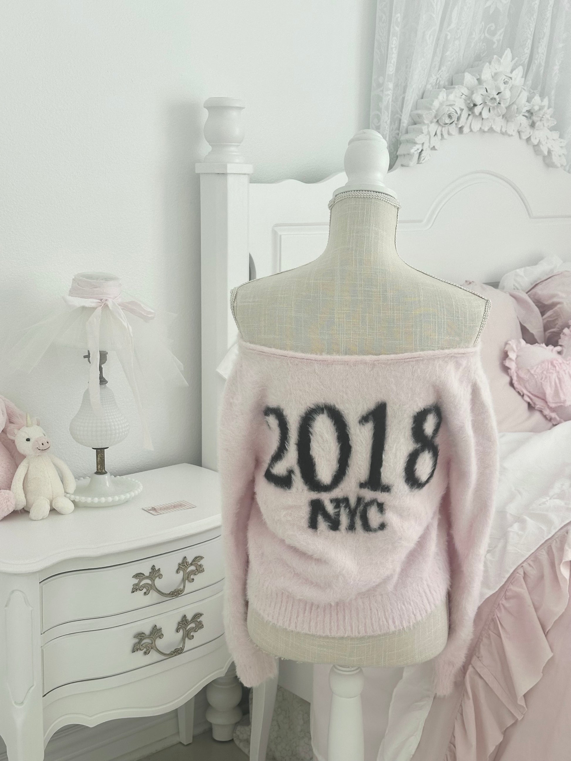 Vintage 2018 Victoria’s Secret Pink Fuzzy Fashion Show Sweater Size: M