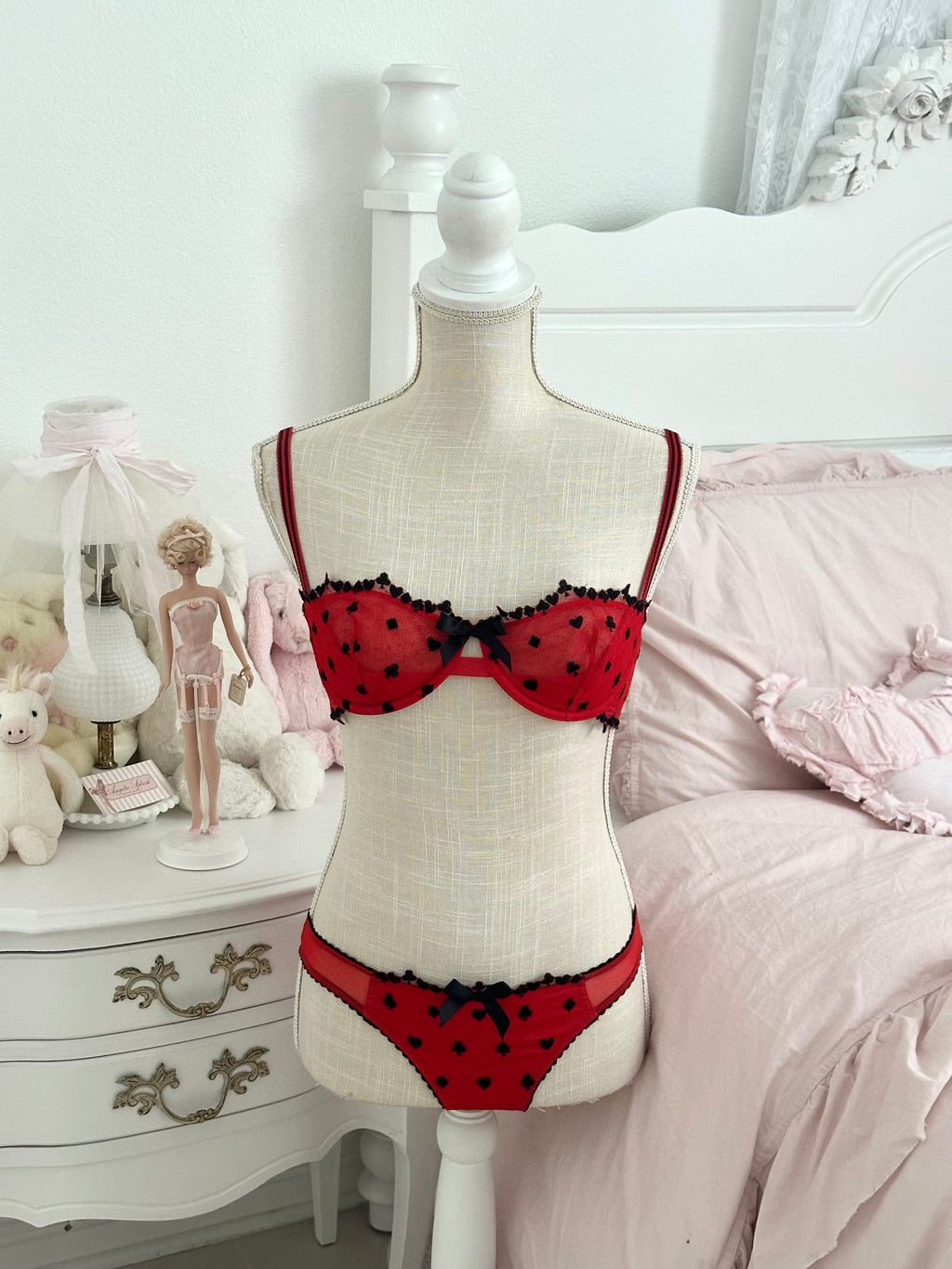Victoria’s Secret 2010 Queen of Hearts Lingerie Set Size:34C/S