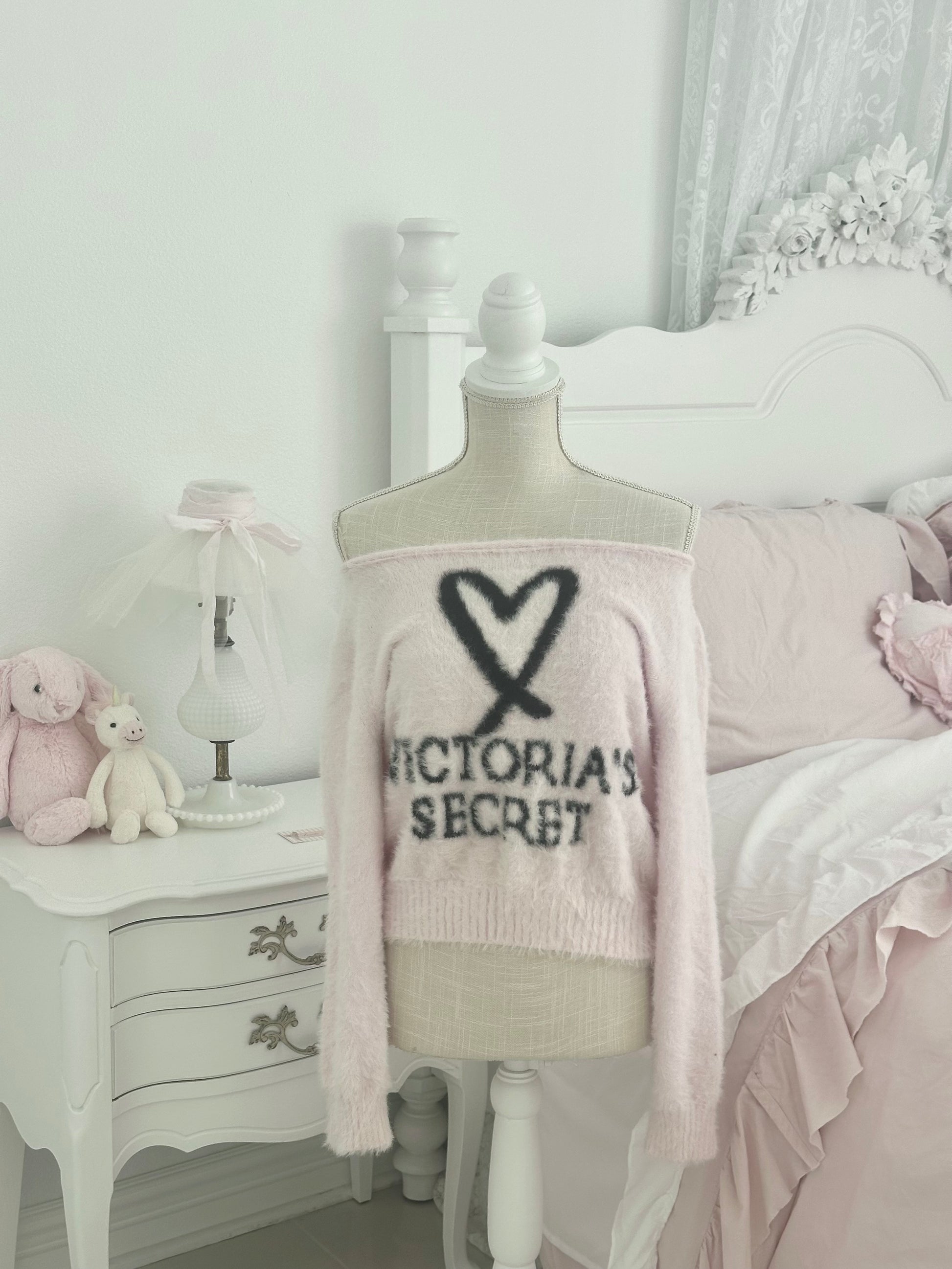 Vintage 2018 Victoria’s Secret Pink Fuzzy Fashion Show Sweater Size: M