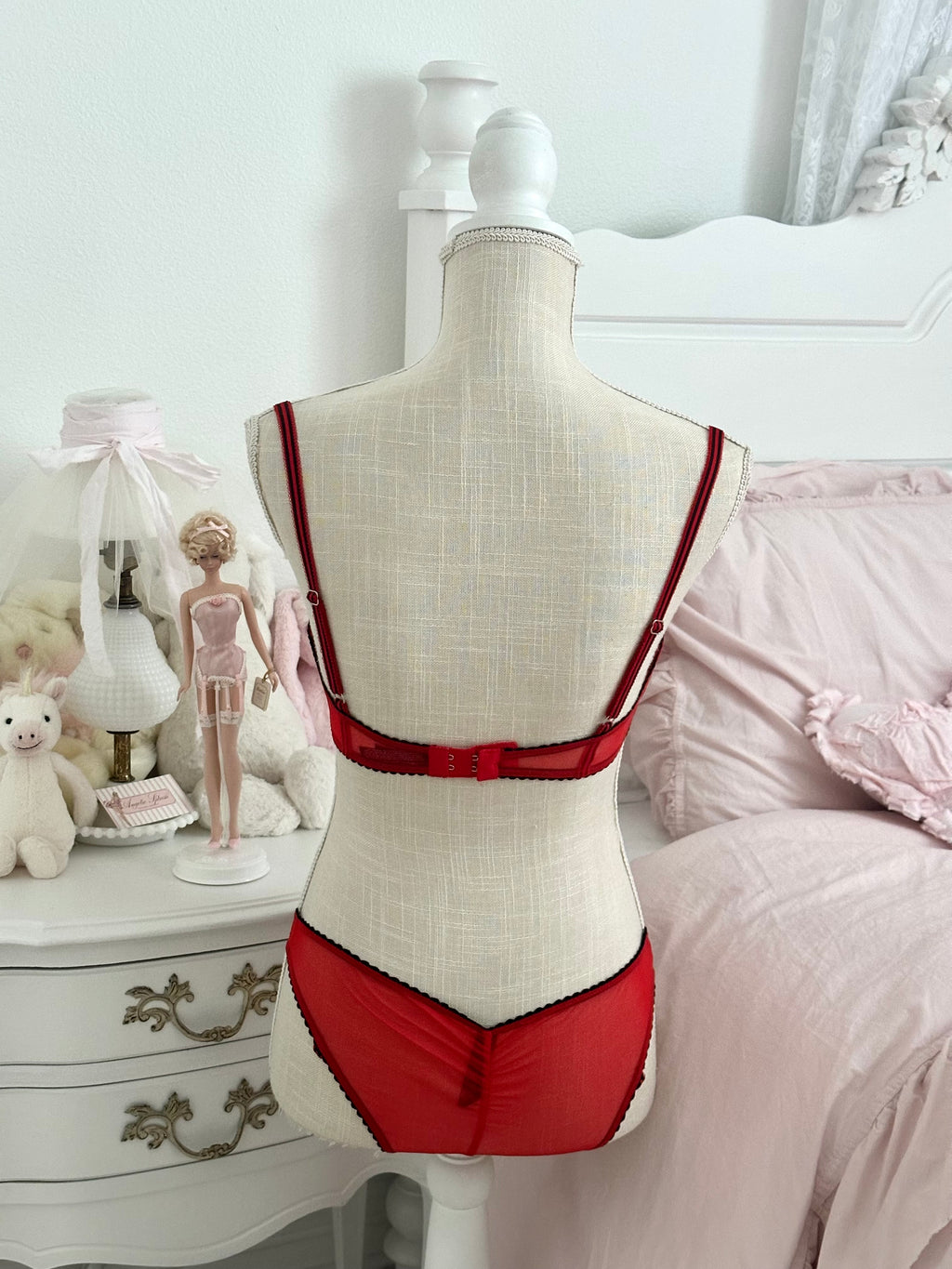 Victoria’s Secret 2010 Queen of Hearts Lingerie Set Size:34C/S
