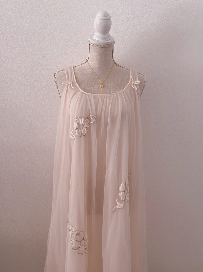 Vintage 1950s cream/ white sheer babydoll nightgown size: S/M