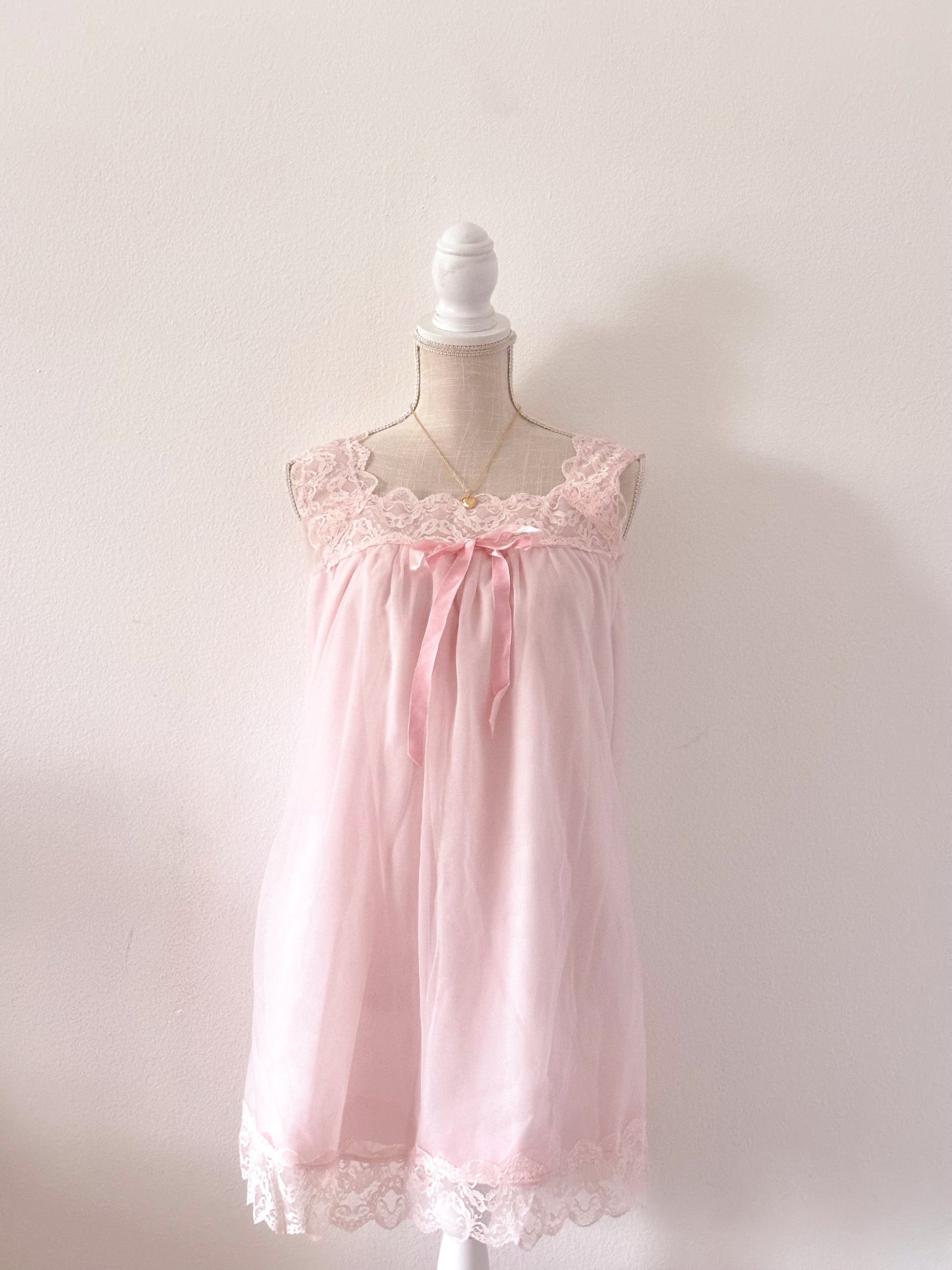 Authentic 1950s pink shabby Chic nightgown Size: XS