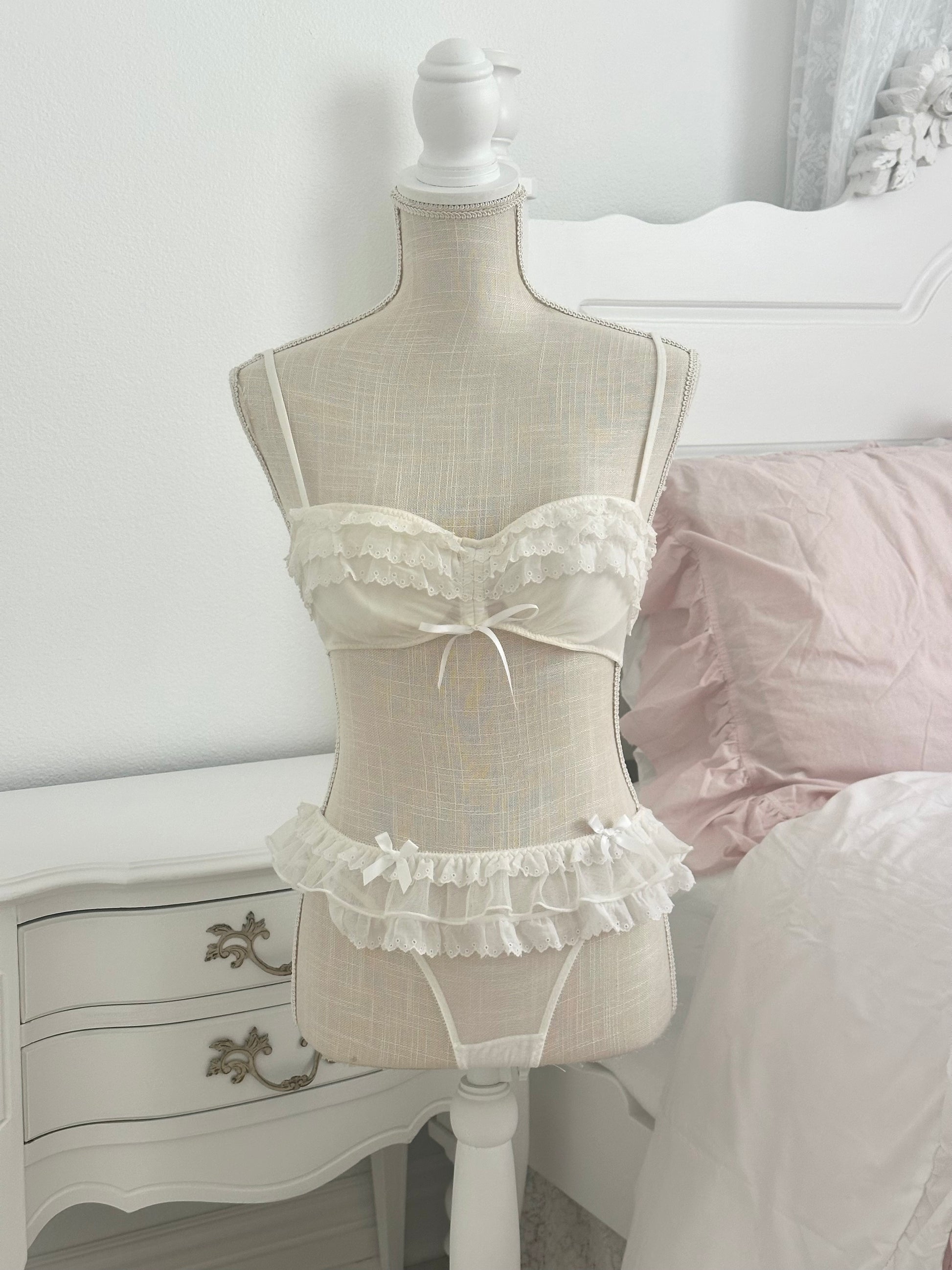 Vintage 2011 Victoria’s Secret NWT Bridal Lingerie Set Size: 34B/M