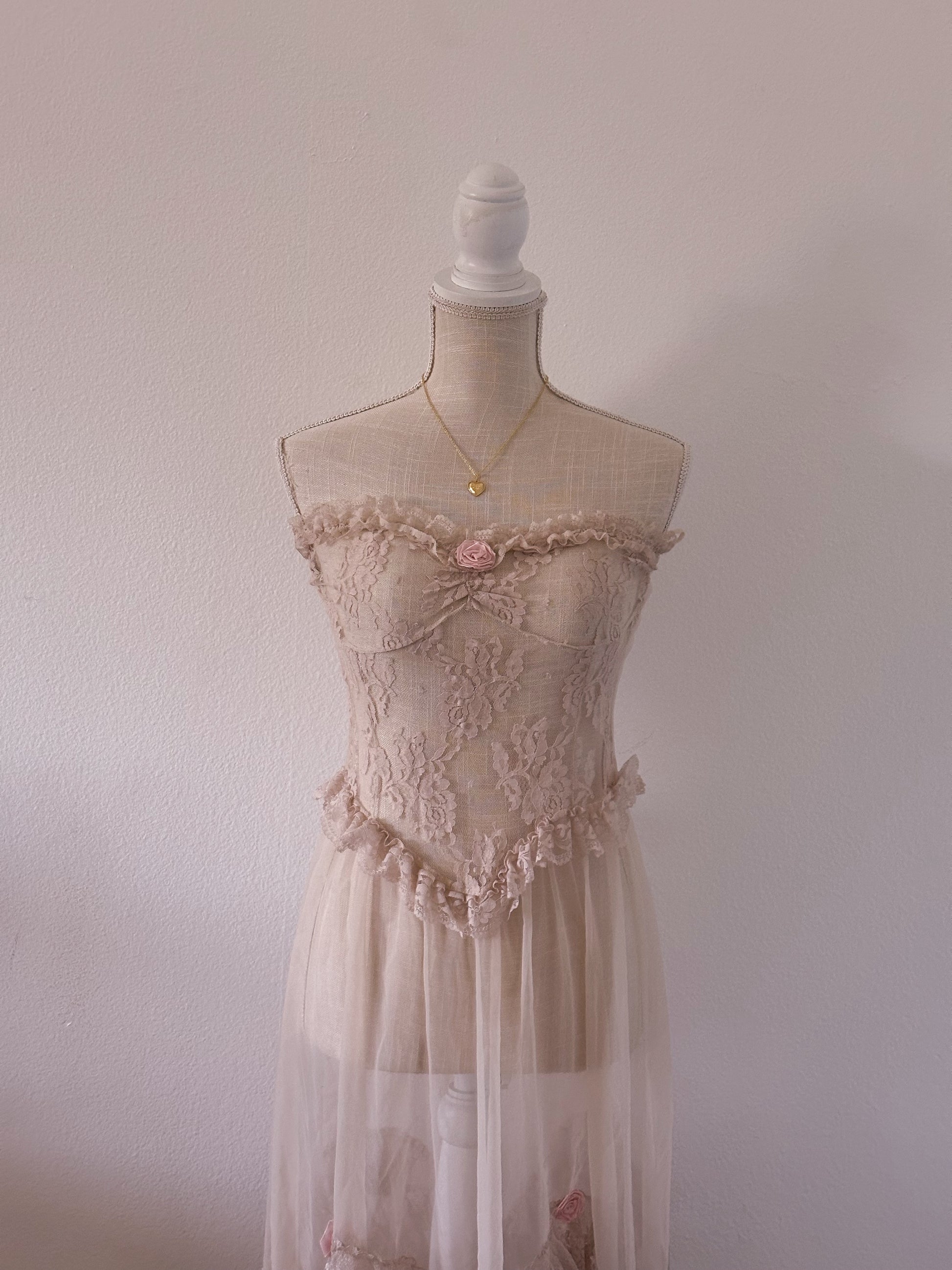 Vintage Beige Floral Lace Nightgown Size: M