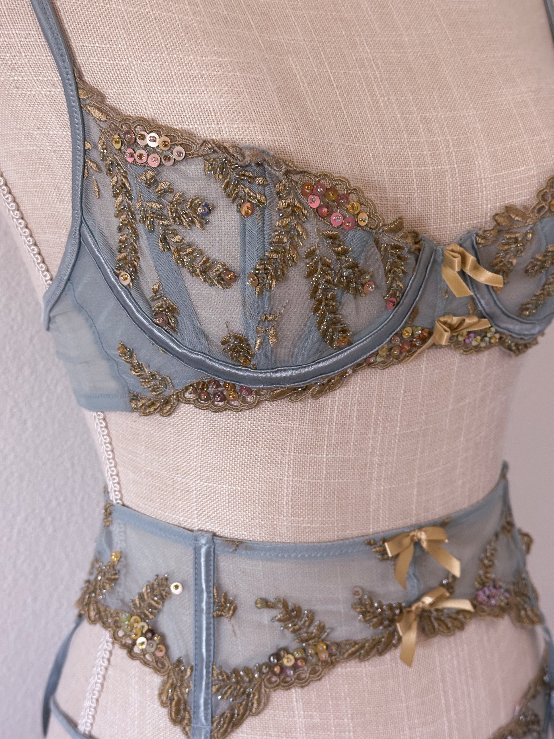 Vintage Victoria’s Secret 3-Piece Runway Set from 2003 Size: 34B / S