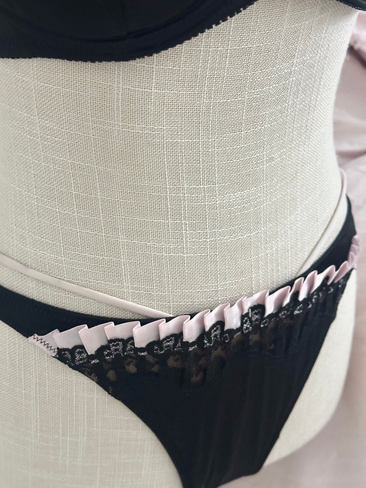 Vintage 2005 Victoria’s Secret Sexy Little Things Black & Pink Lingerie Set 34C / M