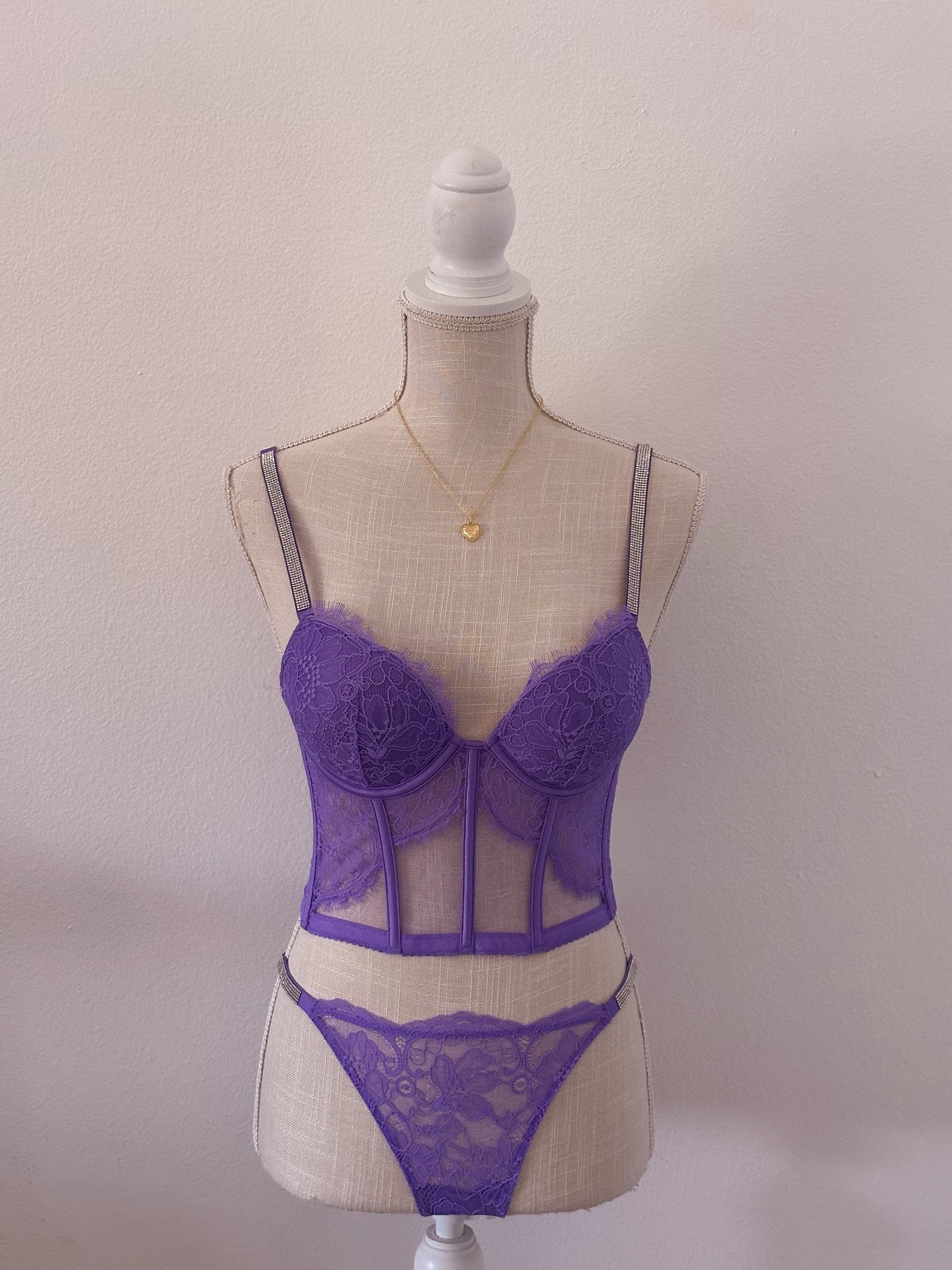 New with tags deadstock Victoria's Secret purple corset set size: 32 B/ Small