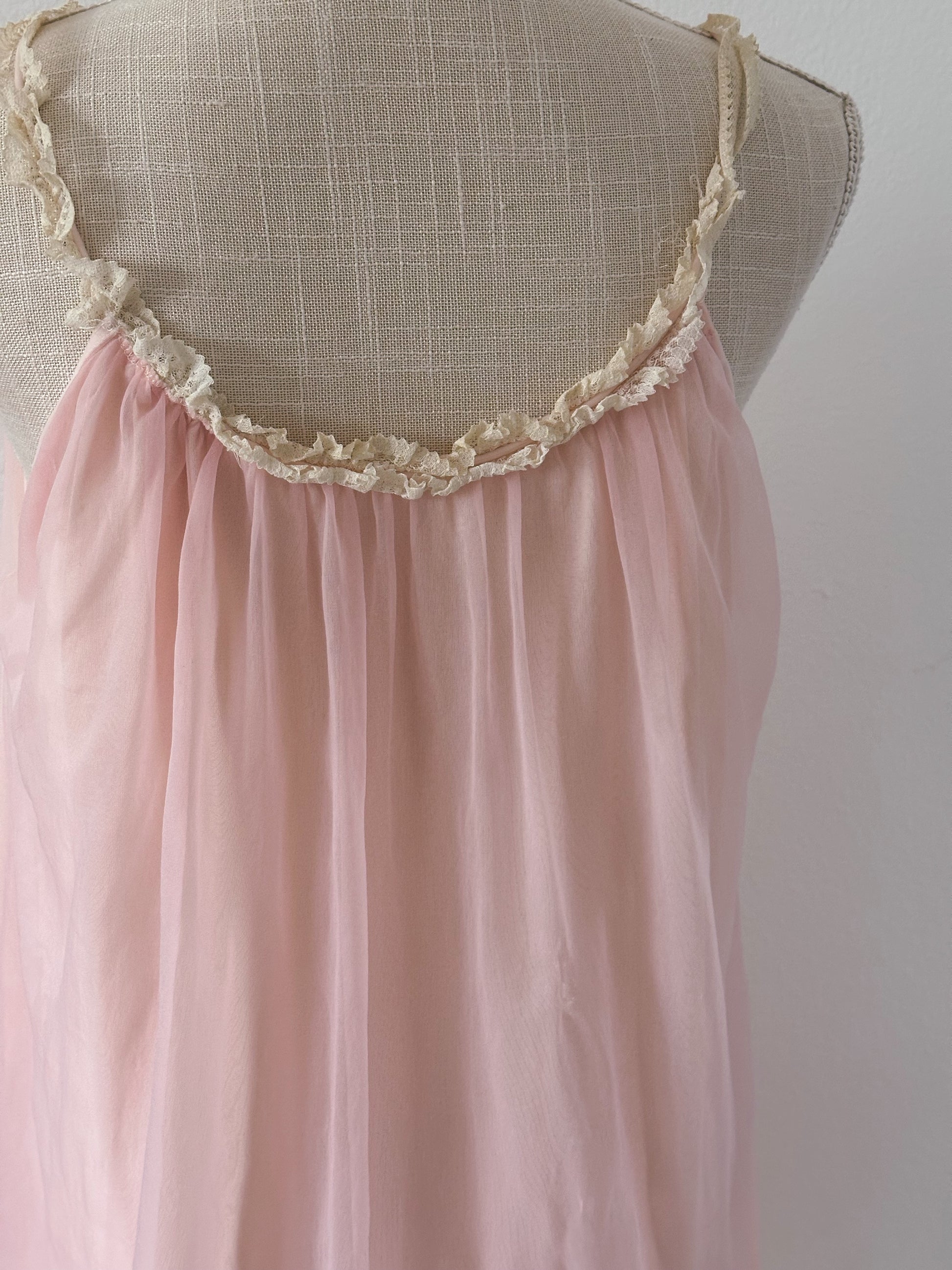 Vintage 1950s pink peignoir nylon nightgown Size: S