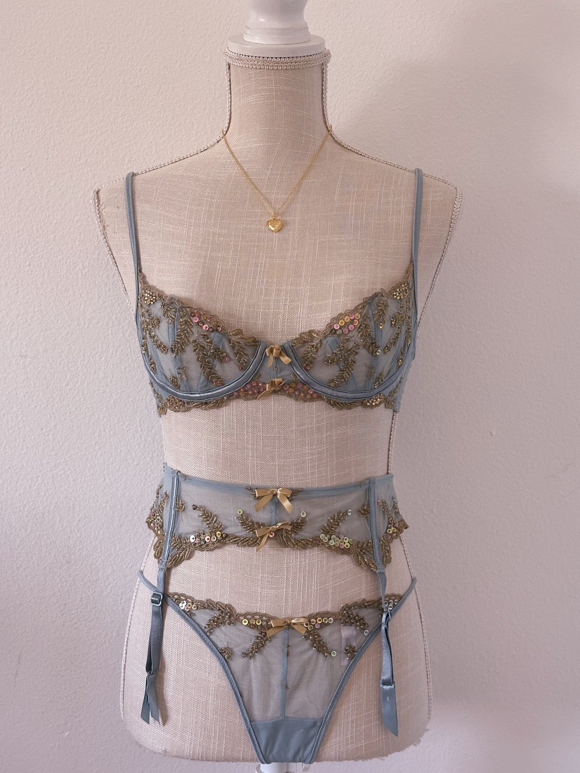 Vintage Victoria’s Secret 3-Piece Runway Set from 2003 Size: 34B / S