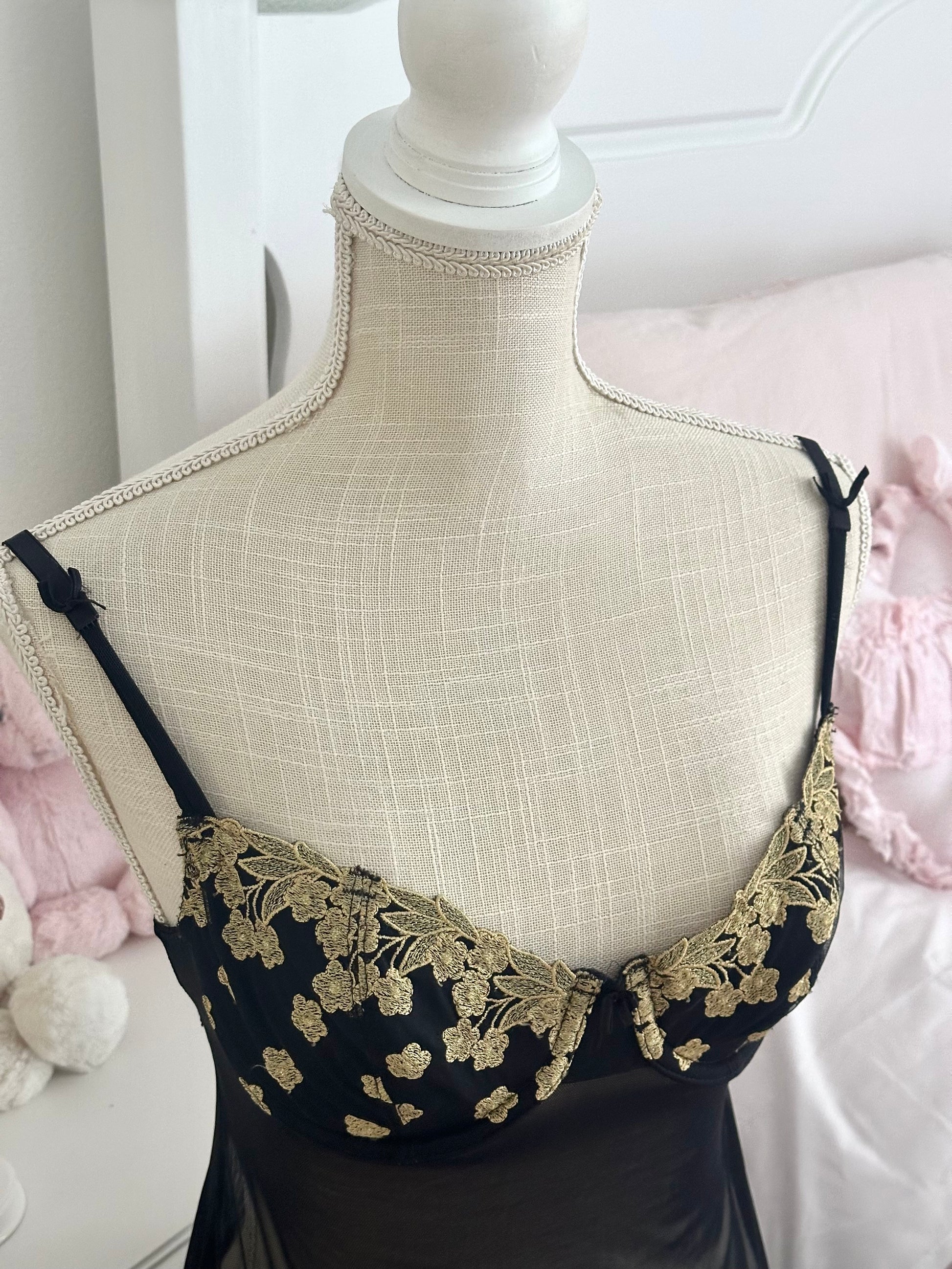 Vintage 1997 Victoria’s Secret Runway Black & Gold Nightgown Size: 36B