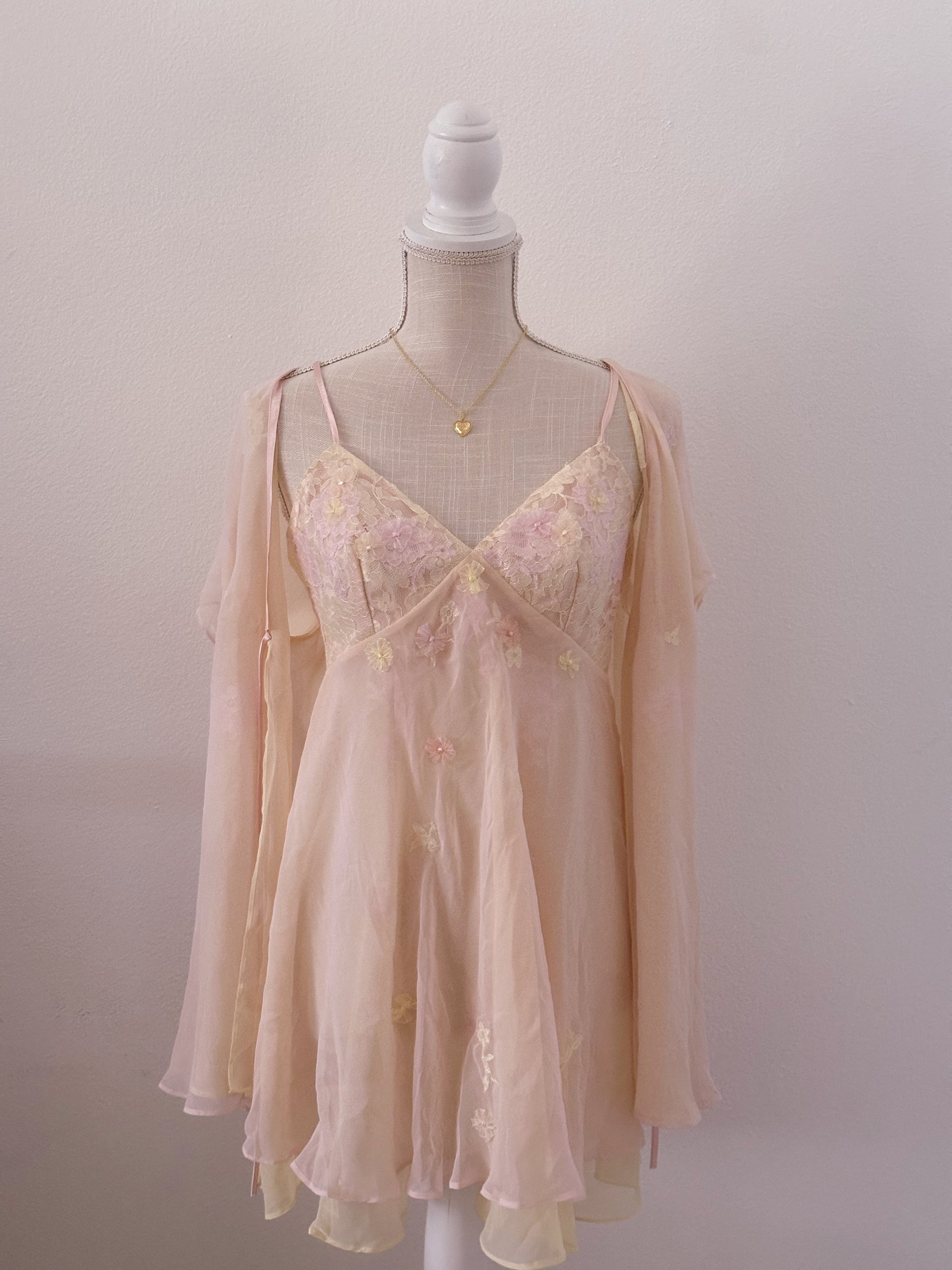 Vintage 1990s Victoria's Secret shabby chic babydoll and robe set size: S/M
