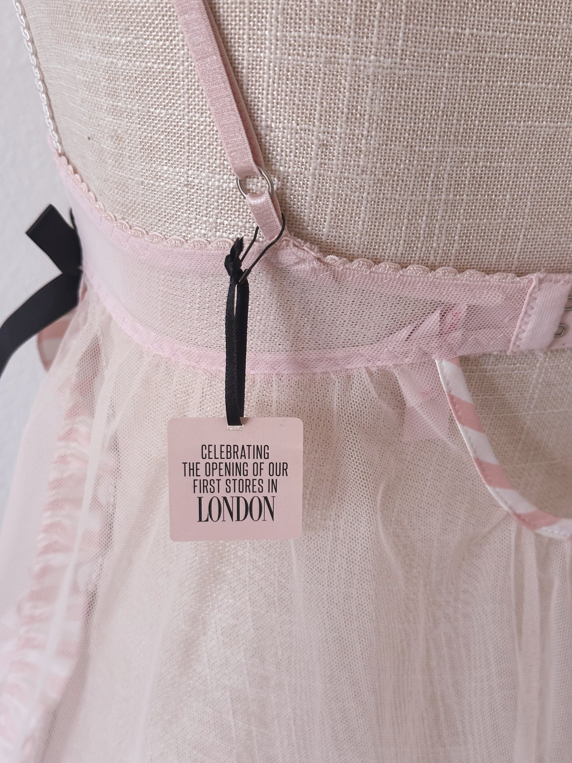 Vintage Victoria's Secret London Exclusive Angels babydoll top Size: 34 B