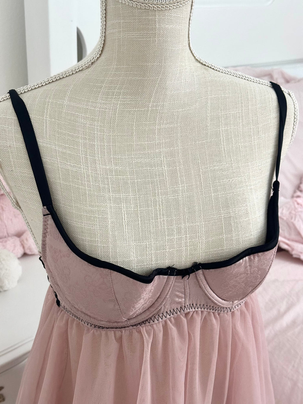 Vintage 2009 Victoria’s Secret Vampire Diaries Dusty Pink & Black Babydoll Top Size: 34B