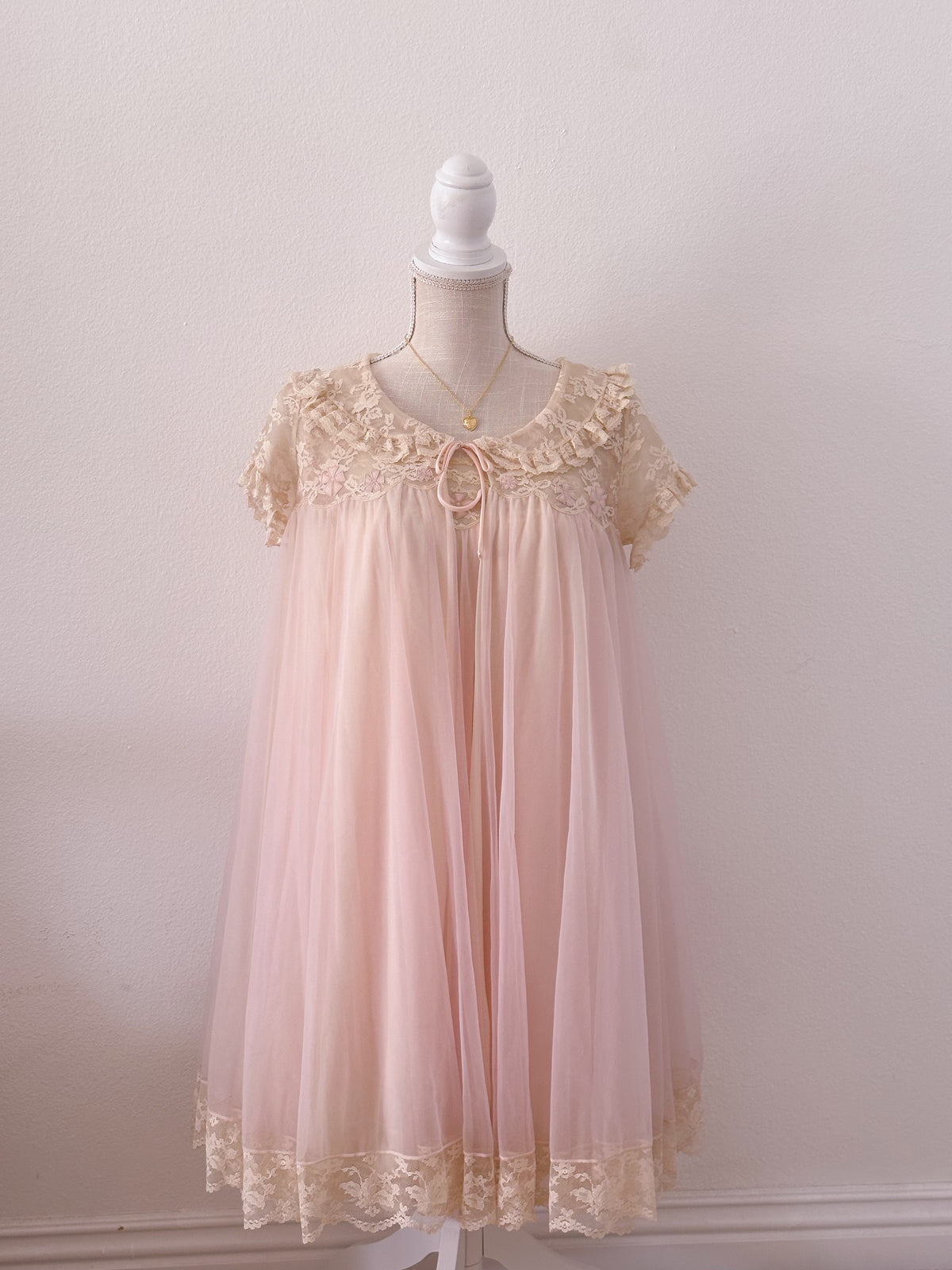 Vintage 1960s Saks Fifth Avenue peignoir pink robe and babydoll dress set size: Small