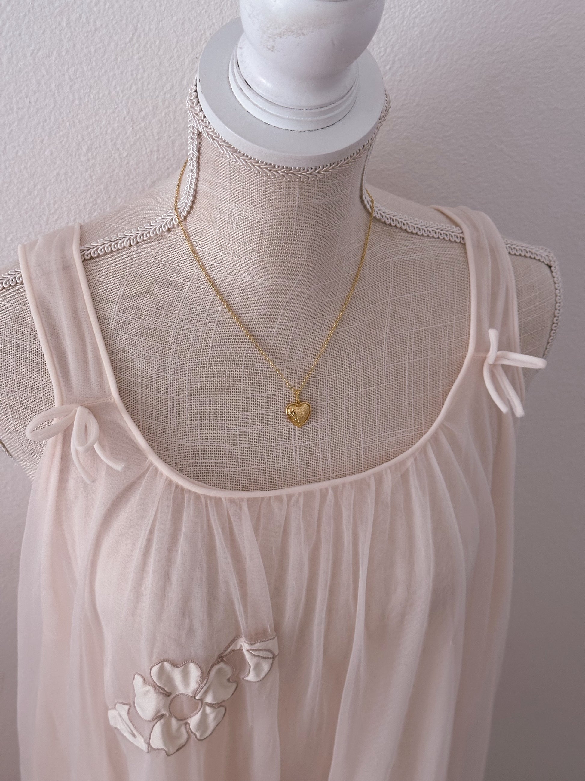 Vintage 1950s cream/ white sheer babydoll nightgown size: S/M