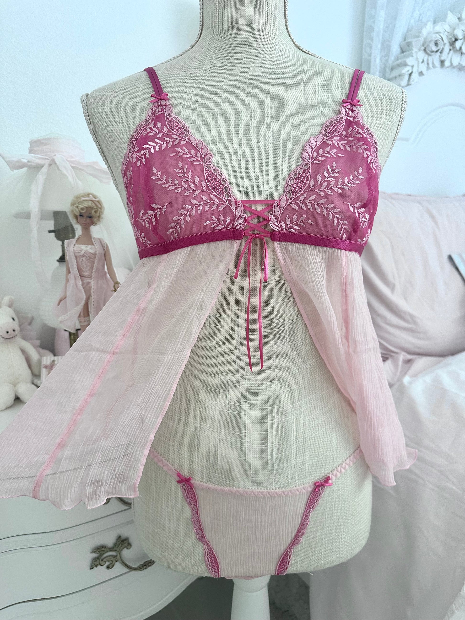 Vintage 2003 Victoria’s Secret Pink Silk Lace Cami Set Size: M