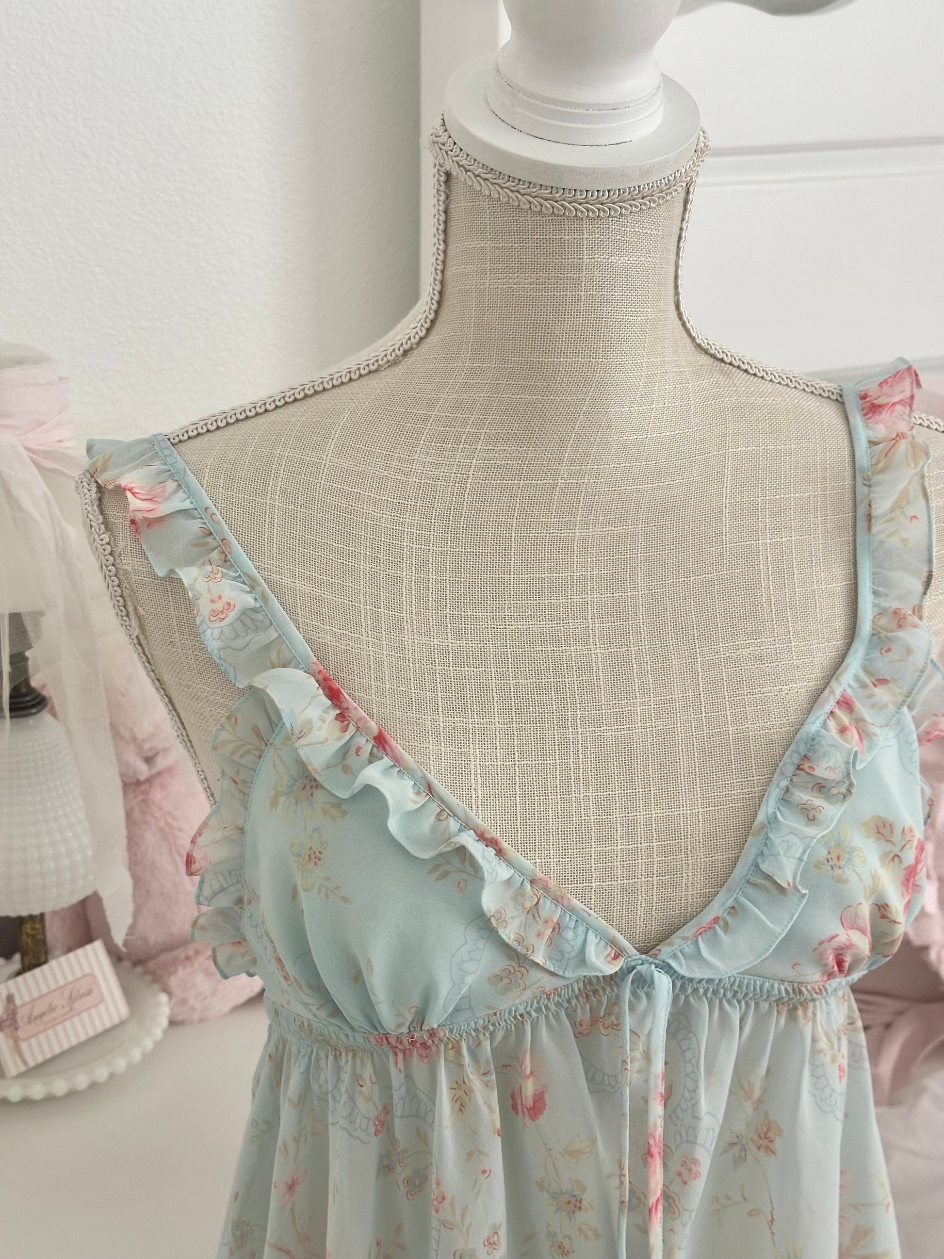 Vintage 2004 Victoria’s Secret Blue Floral Ruffle Cami Top Size: S