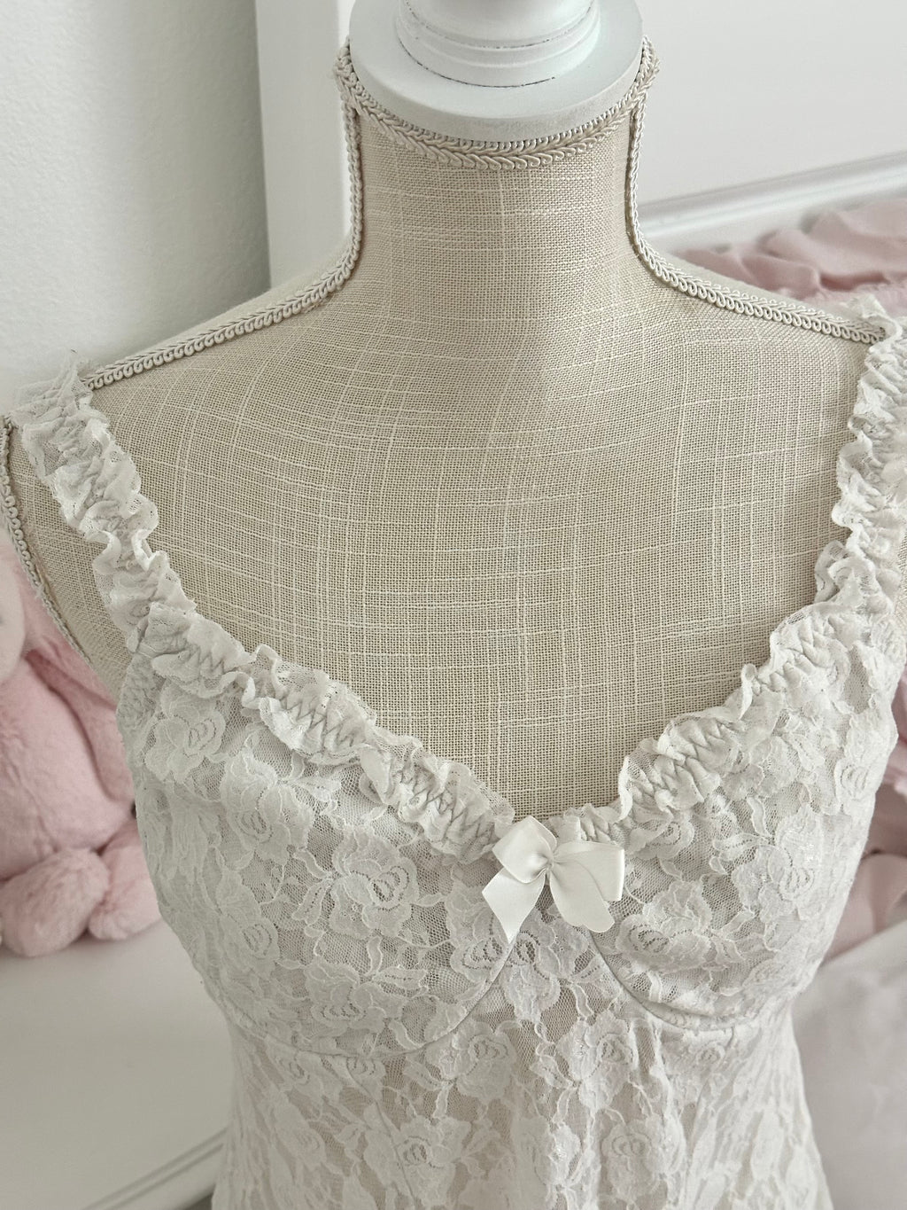 Vintage cinema toy, white baby doll slip dress as seen on Madison Beer size large flaws. The only issue is that it is missing the tag but this is the authentic cinema 12 piece and we have restocked that many times on our website and based off of the sizin
