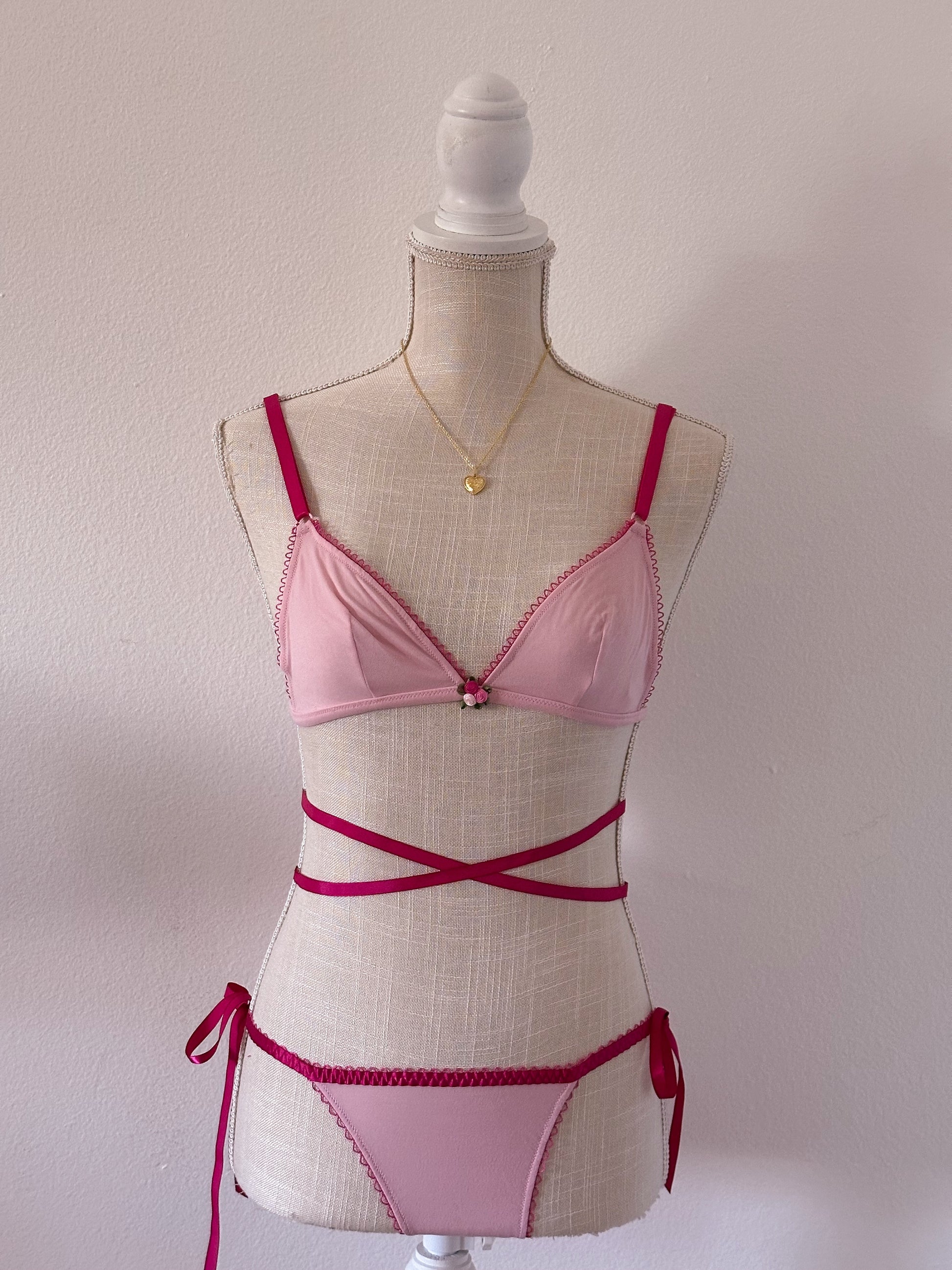 Vintage Victoria's Secret Pink 2 piece lingerie set size: 34 A / S