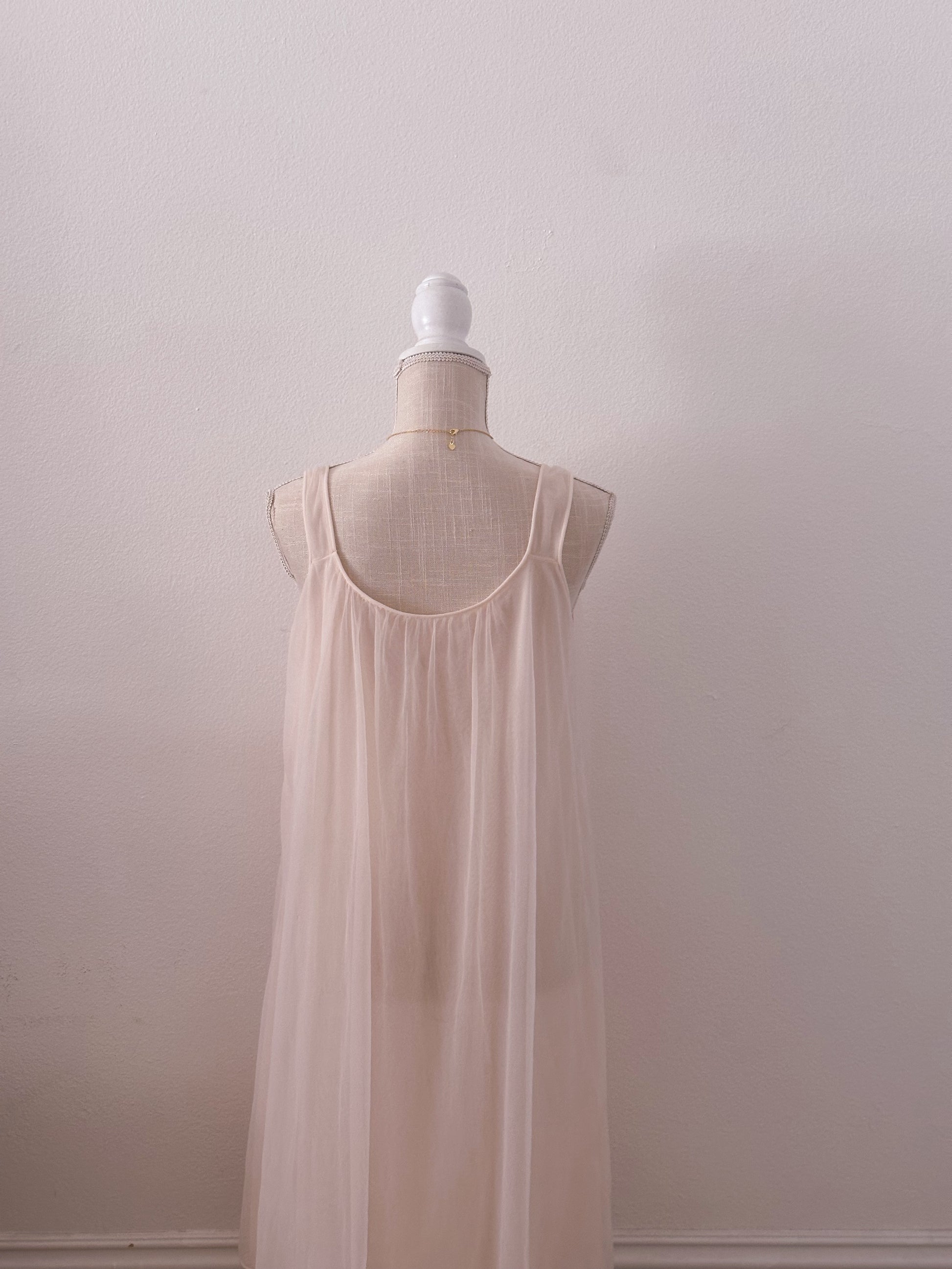 Vintage 1950s cream/ white sheer babydoll nightgown size: S/M