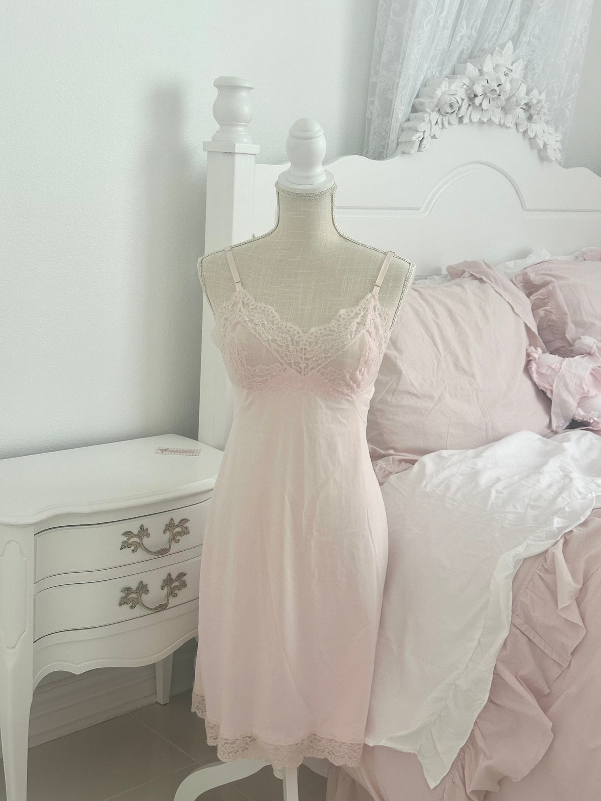 Vintage 1970s Pink Lace Slip Dress Size: XS (34A)