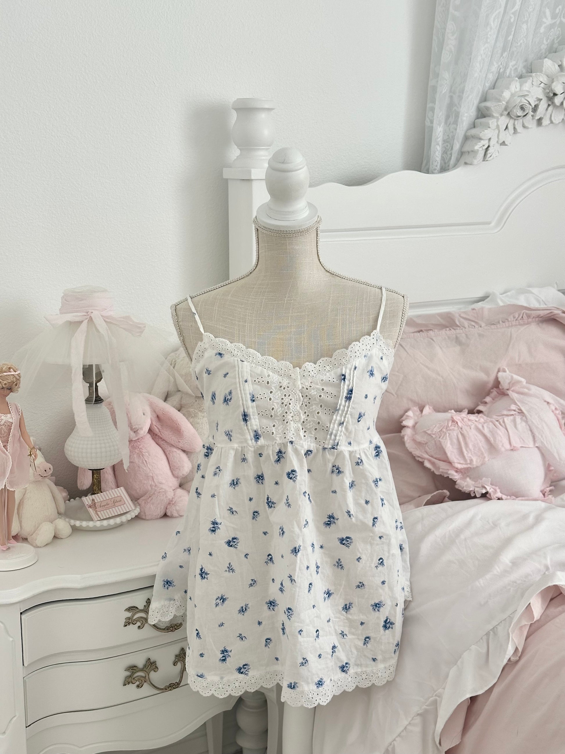 Vintage 2002 Victoria’s Secret White & Blue Floral Cami Top Size: S