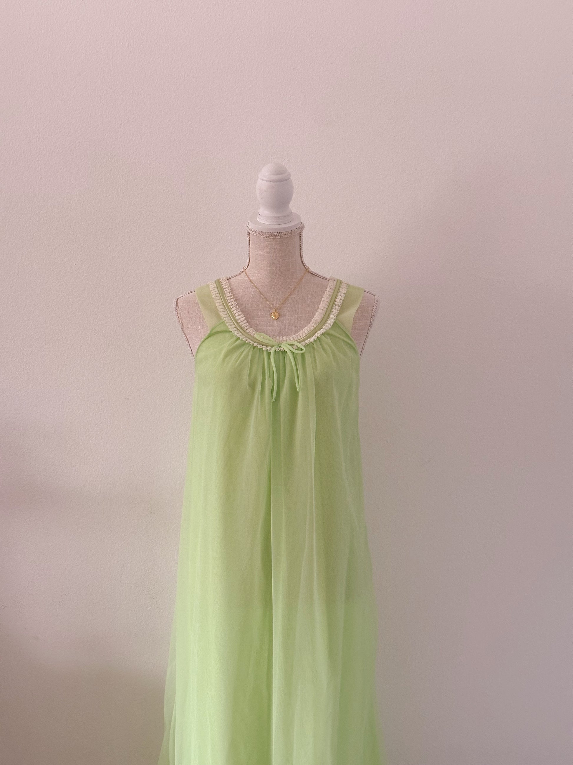Vintage 1960's peignoir green Sabrina Carpenter dress size: S