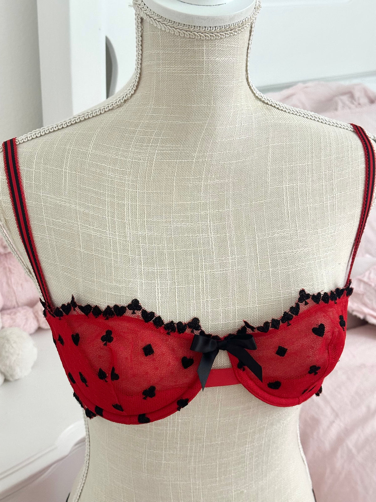 Victoria’s Secret 2010 Queen of Hearts Lingerie Set Size:34C/S