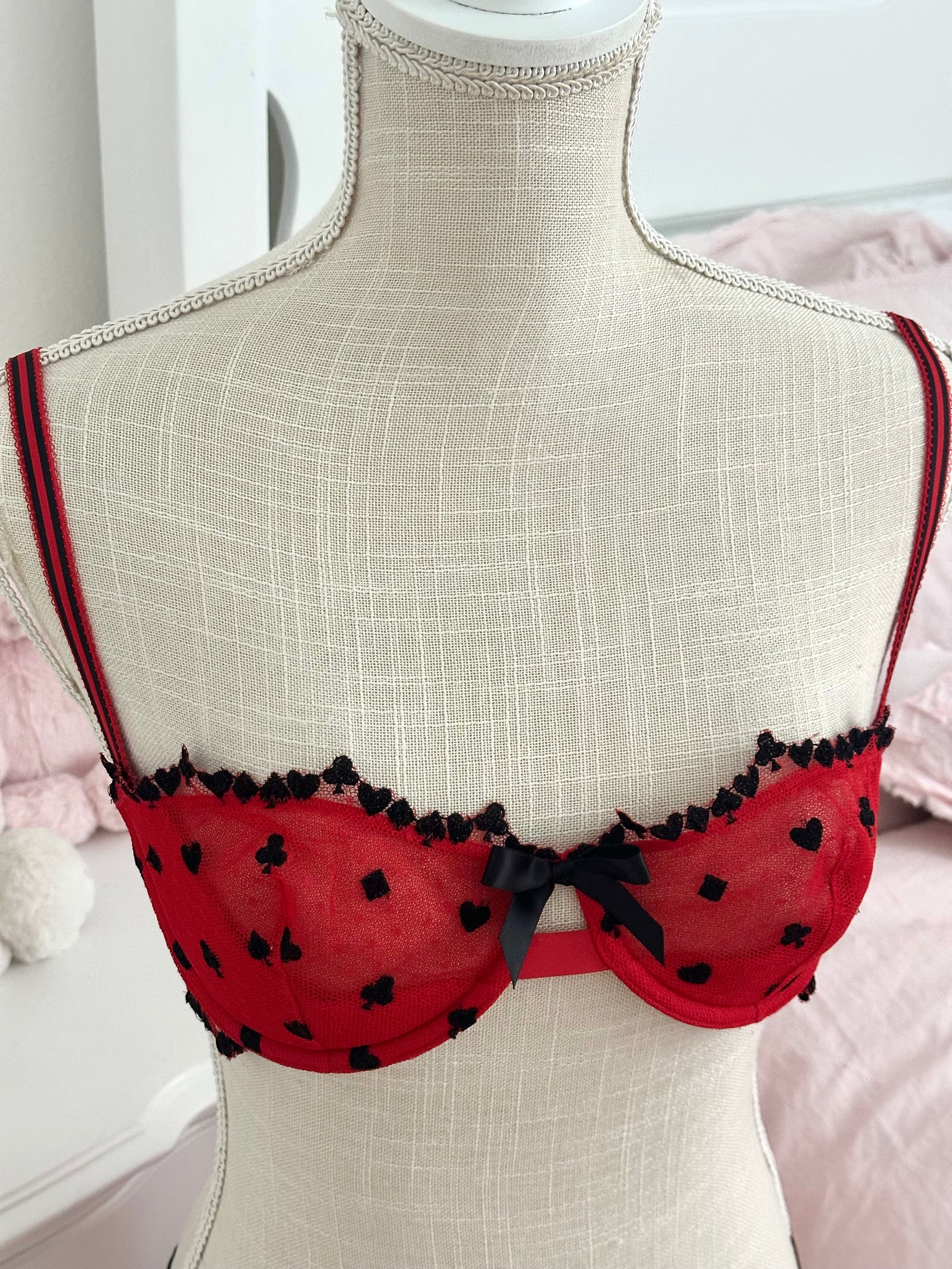 Victoria’s Secret 2010 Queen of Hearts Lingerie Set Size:34C/S