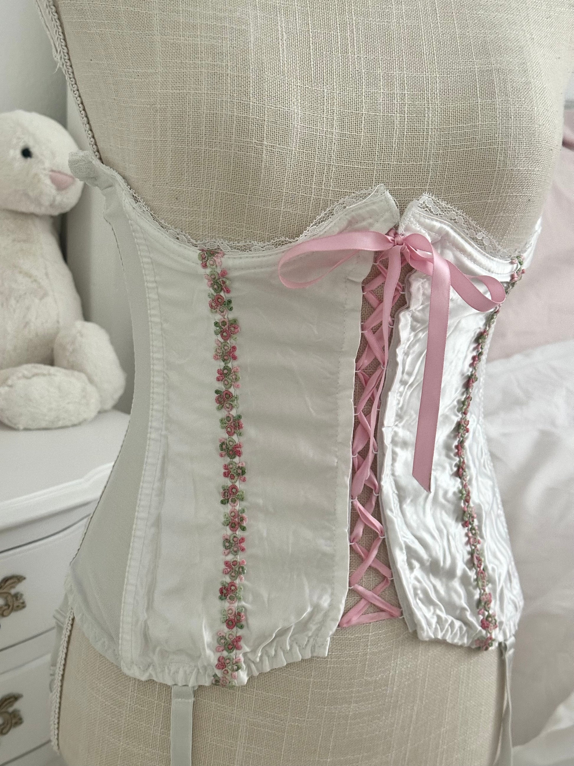 Vintage Frederick’s of Hollywood White Floral Underbust Corset Size: S/M