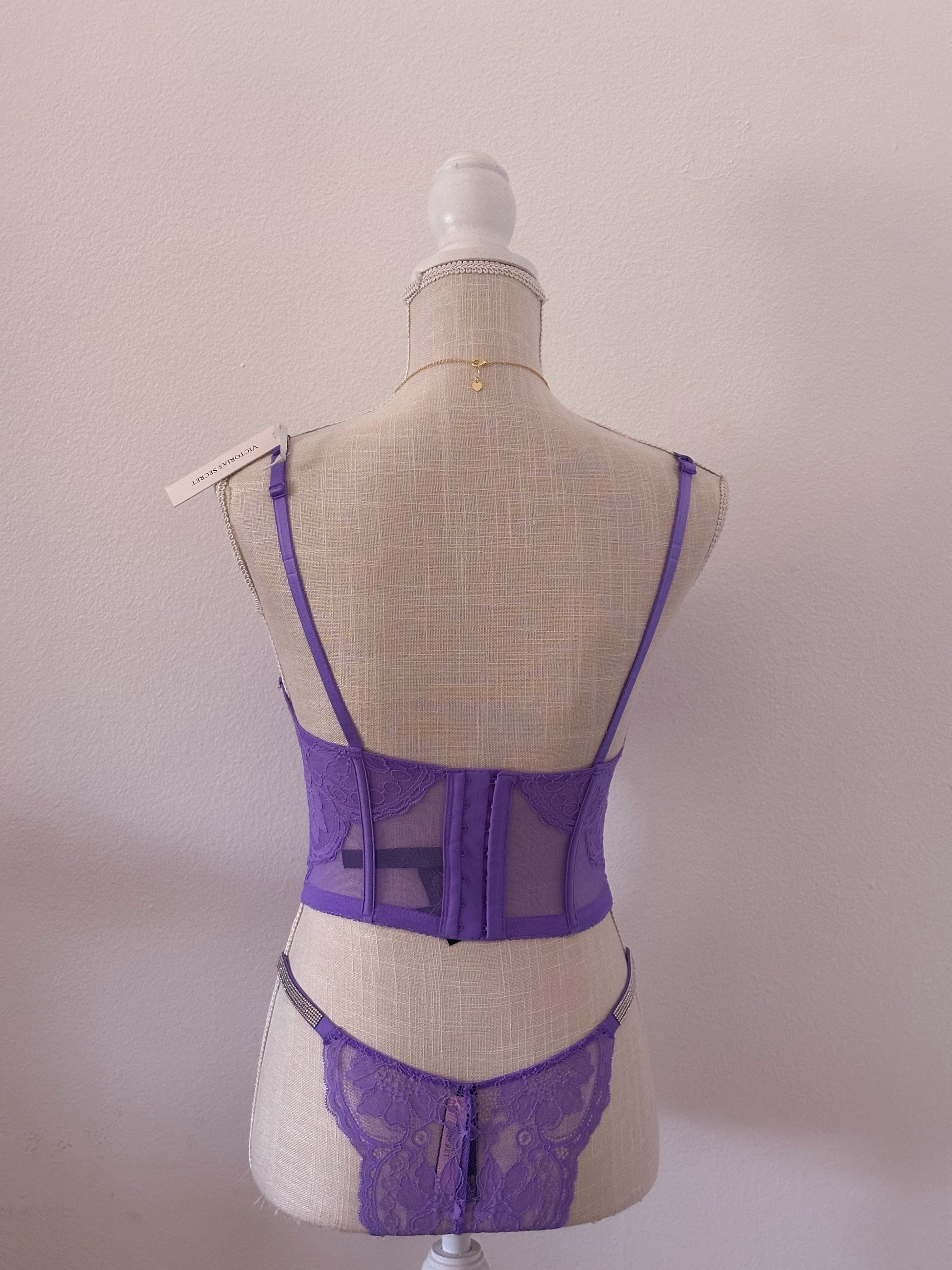 New with tags deadstock Victoria's Secret purple corset set size: 32 B/ Small
