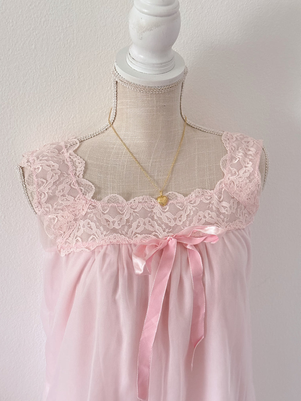 Authentic 1950s pink shabby Chic nightgown Size: XS