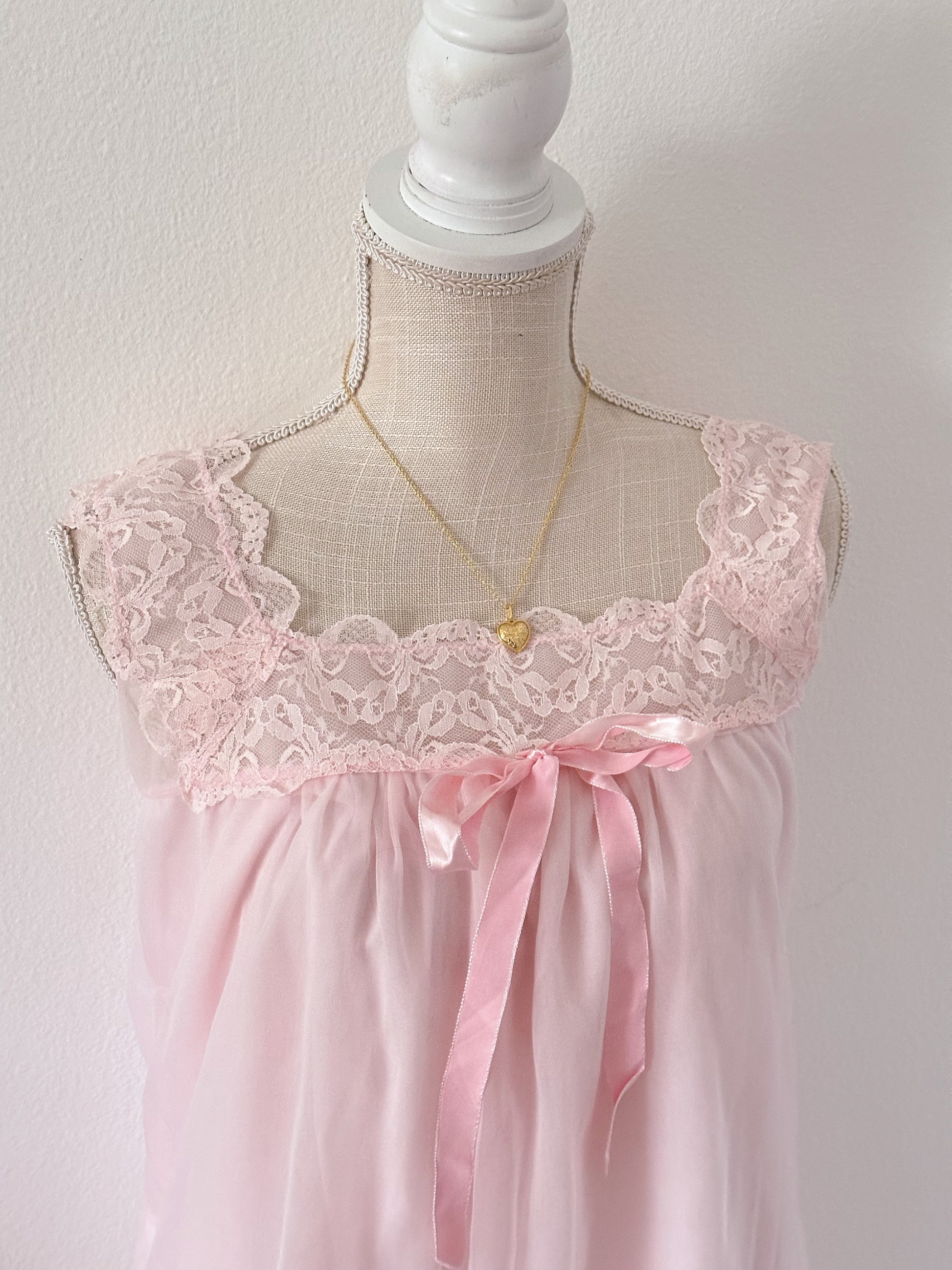 Authentic 1950s pink shabby Chic nightgown Size: XS