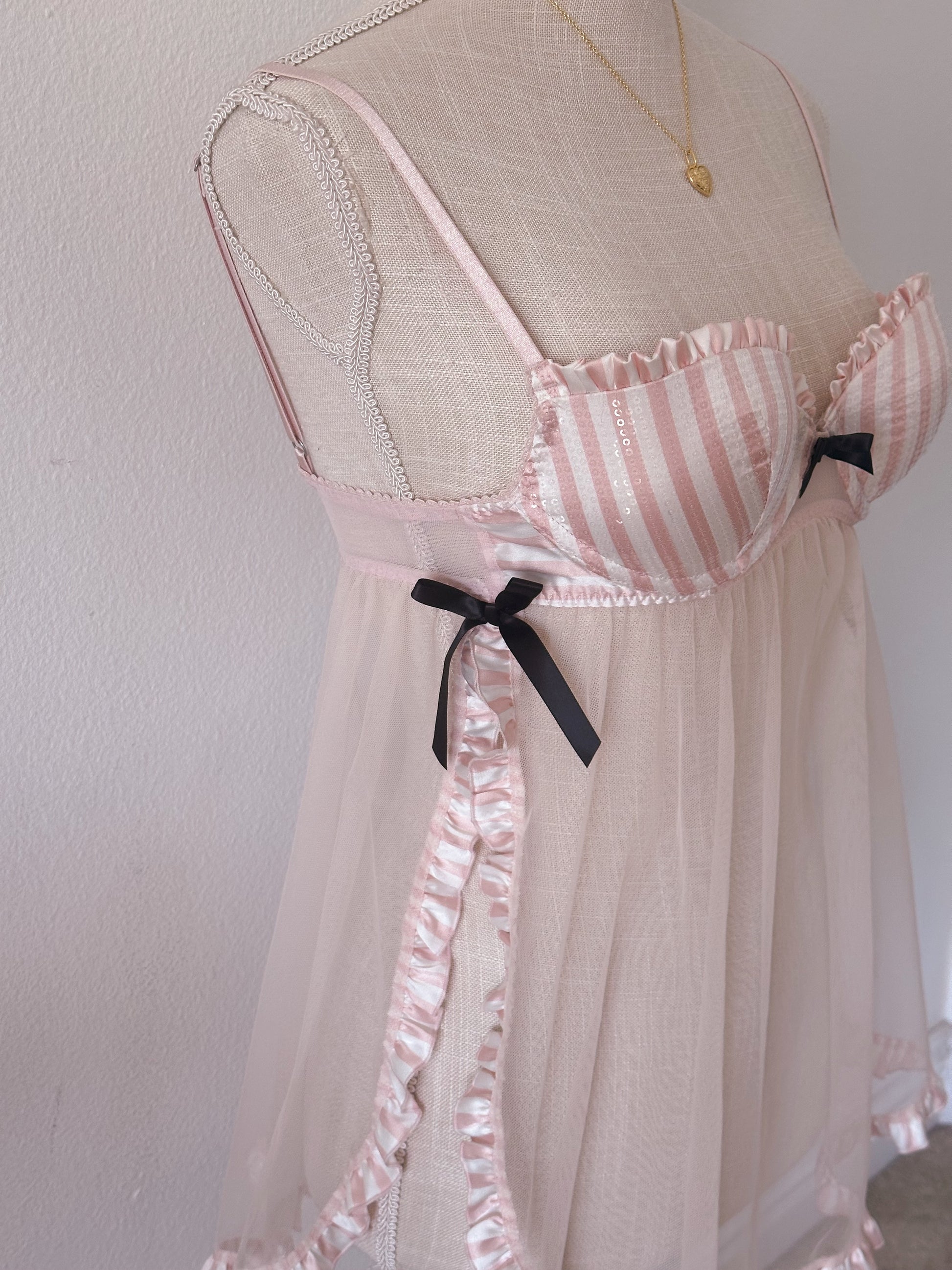 Vintage Victoria's Secret London Exclusive Angels babydoll top Size: 34 B