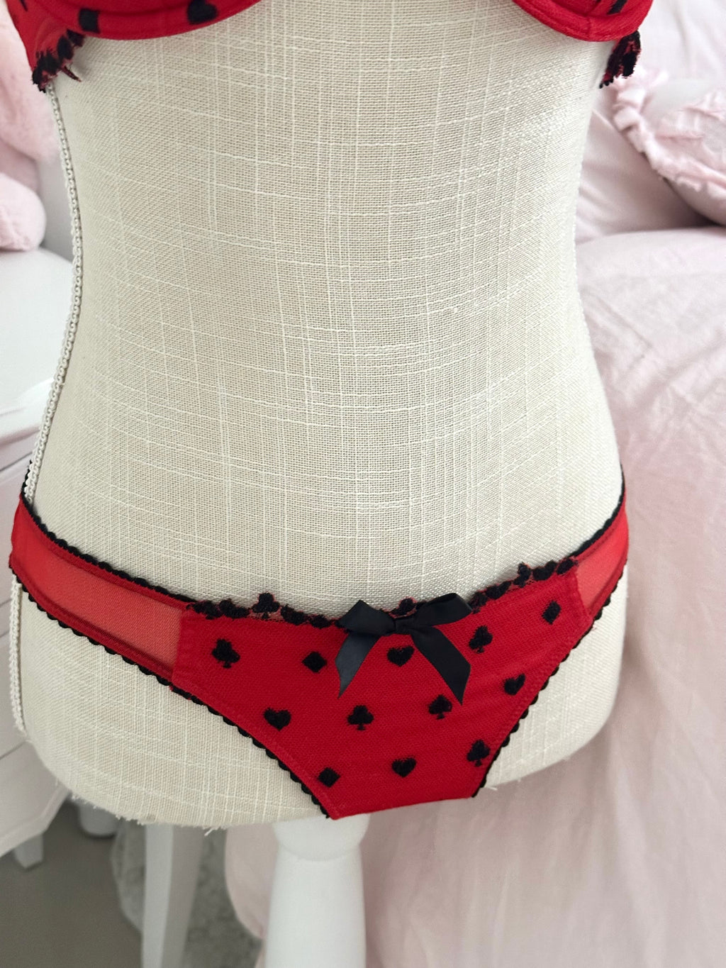 Victoria’s Secret 2010 Queen of Hearts Lingerie Set Size:34C/S